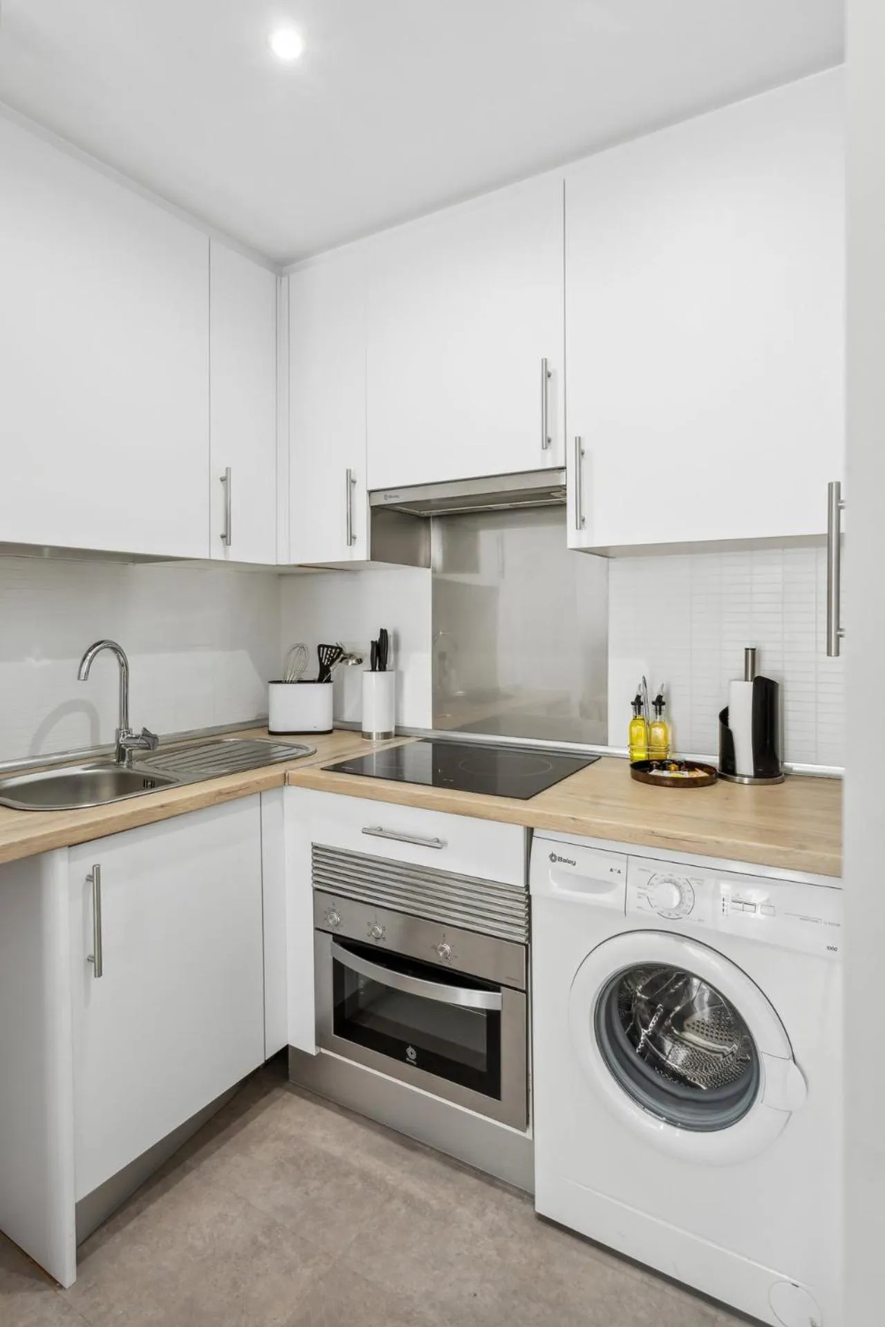 Coffee/tea facilities in Limehome Madrid Calle de la Paloma