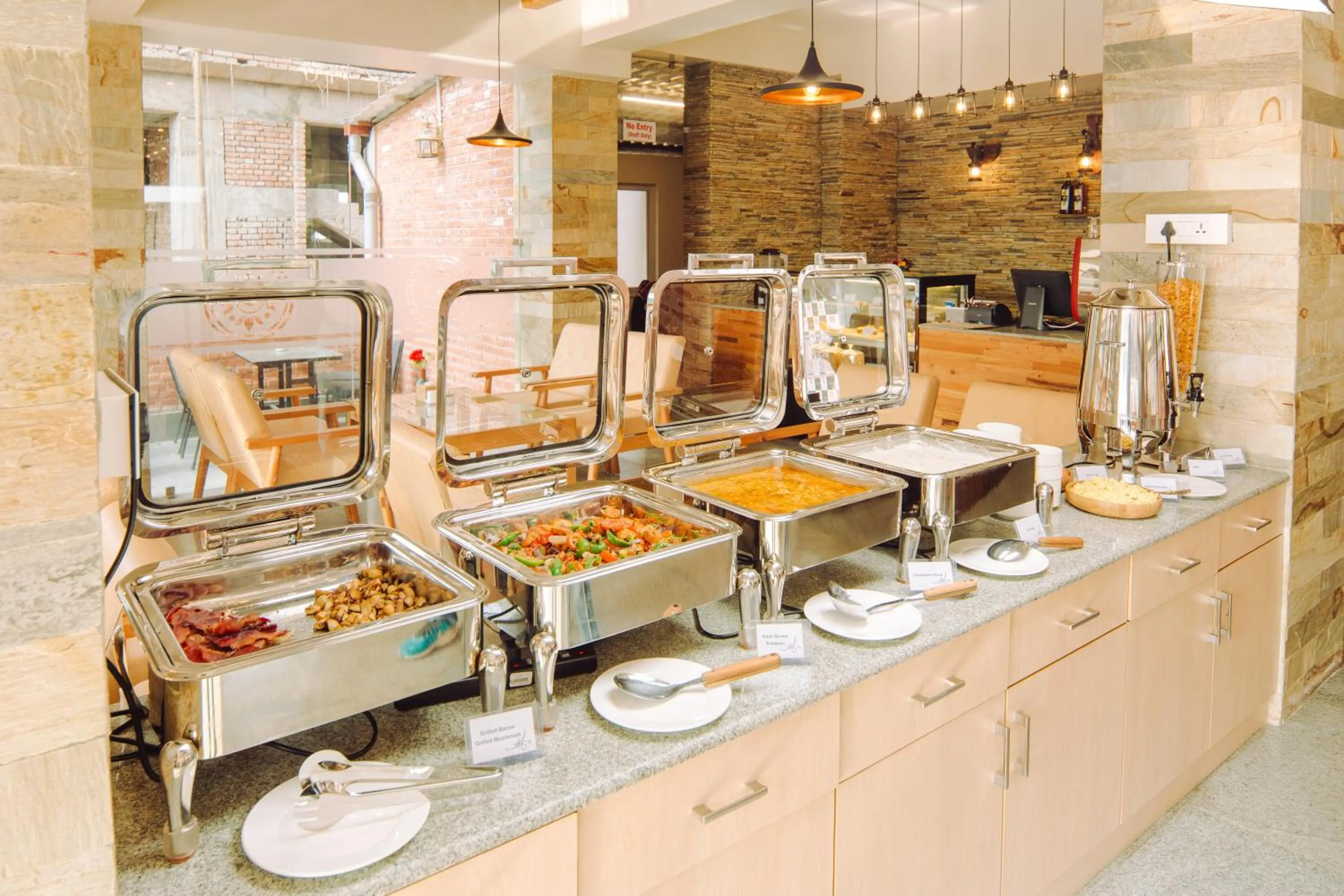 Restaurant/places to eat in Pema Boutique Hotel