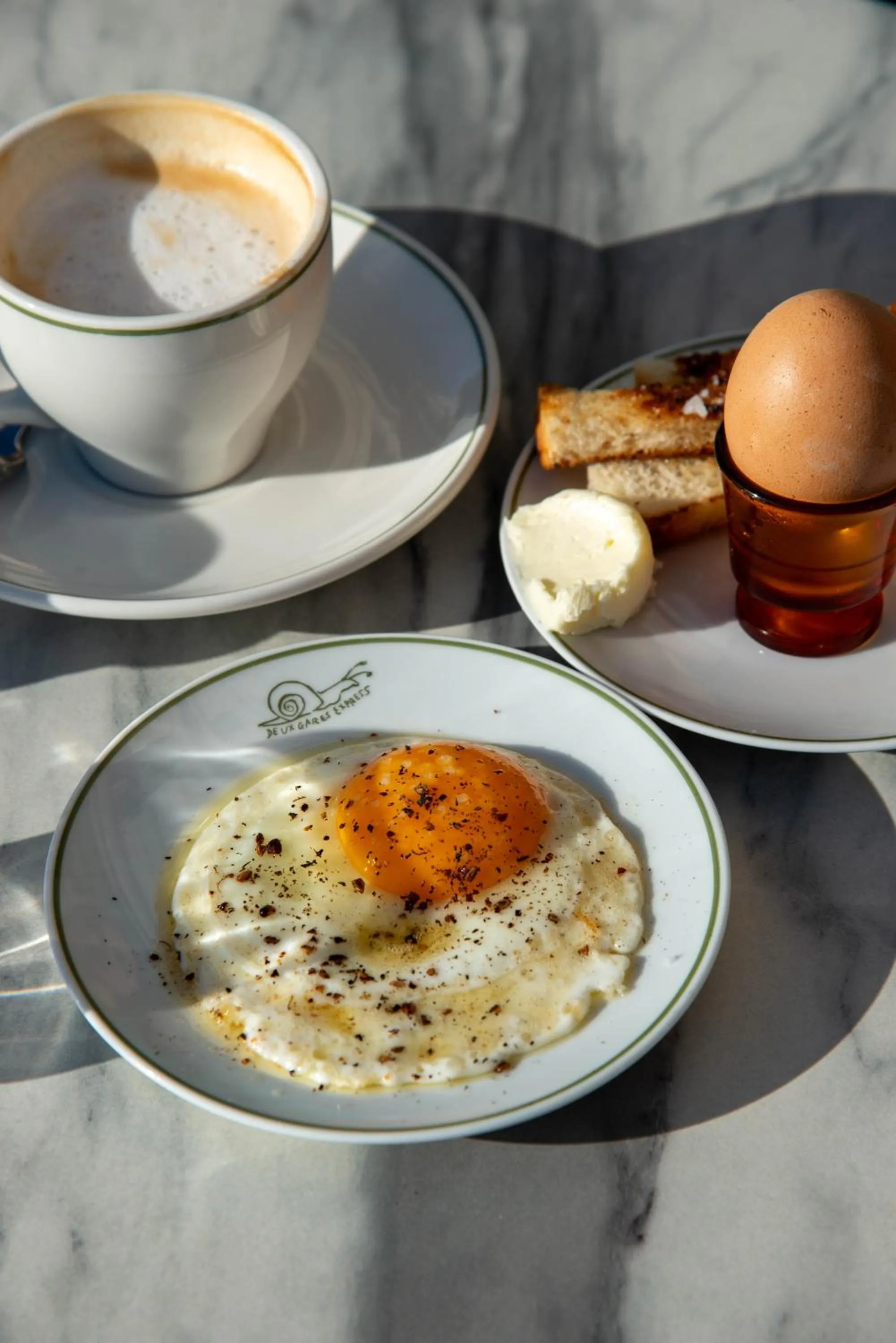 Breakfast in Hôtel Les Deux Gares & Spa