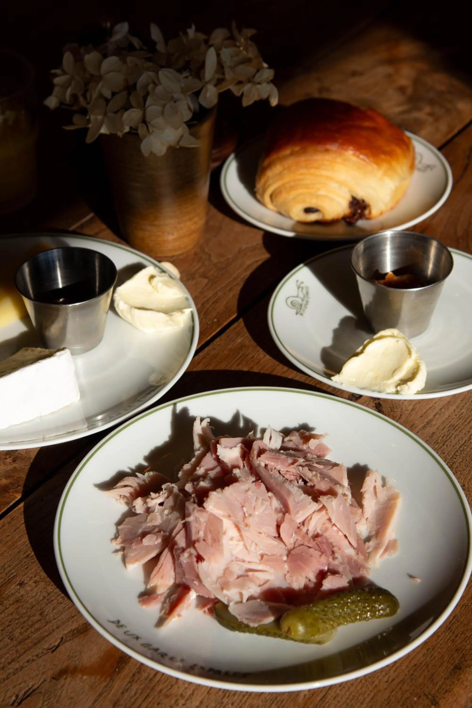 Breakfast in Hôtel Les Deux Gares & Spa