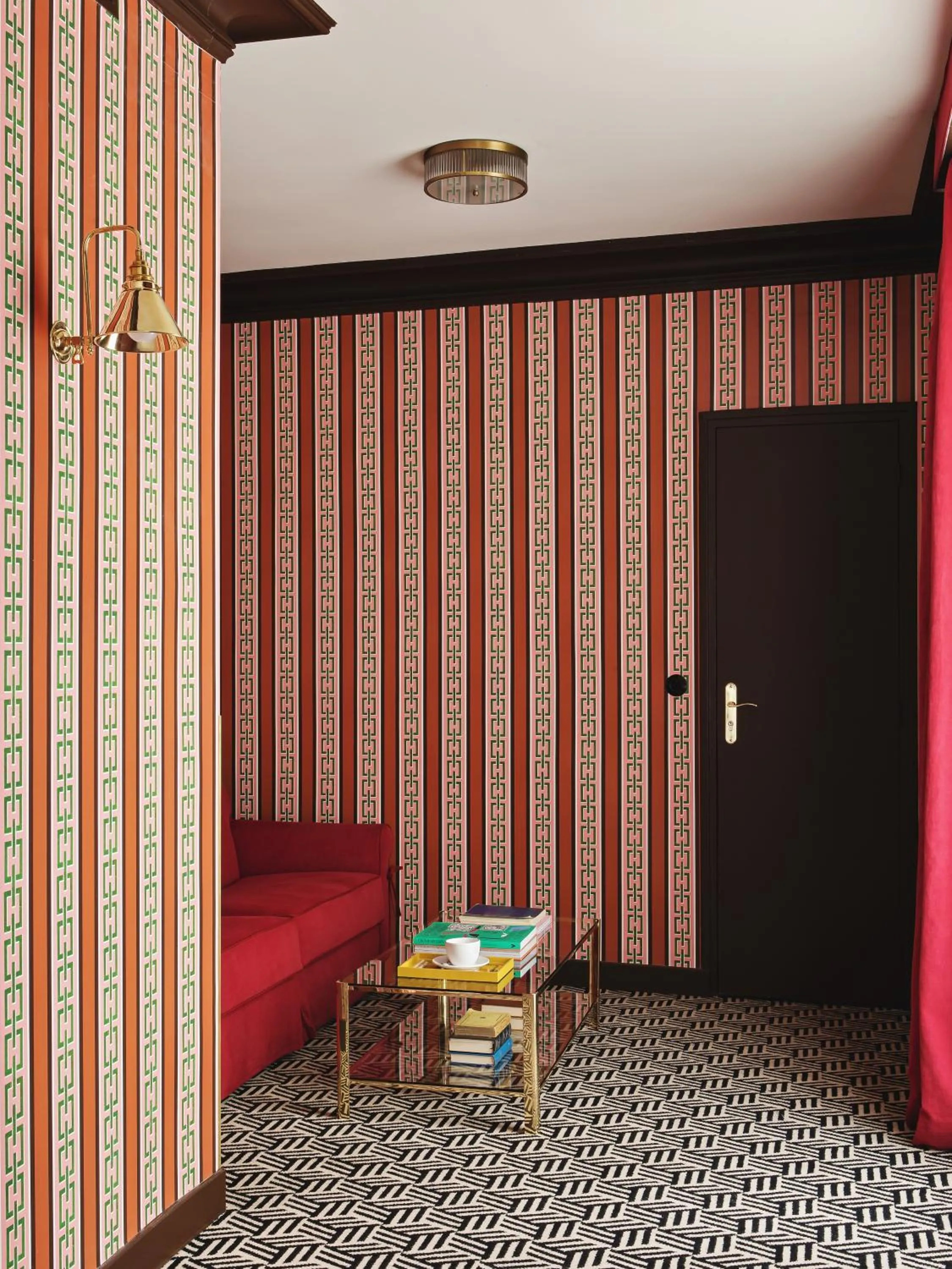 Living room in Hôtel Les Deux Gares & Spa