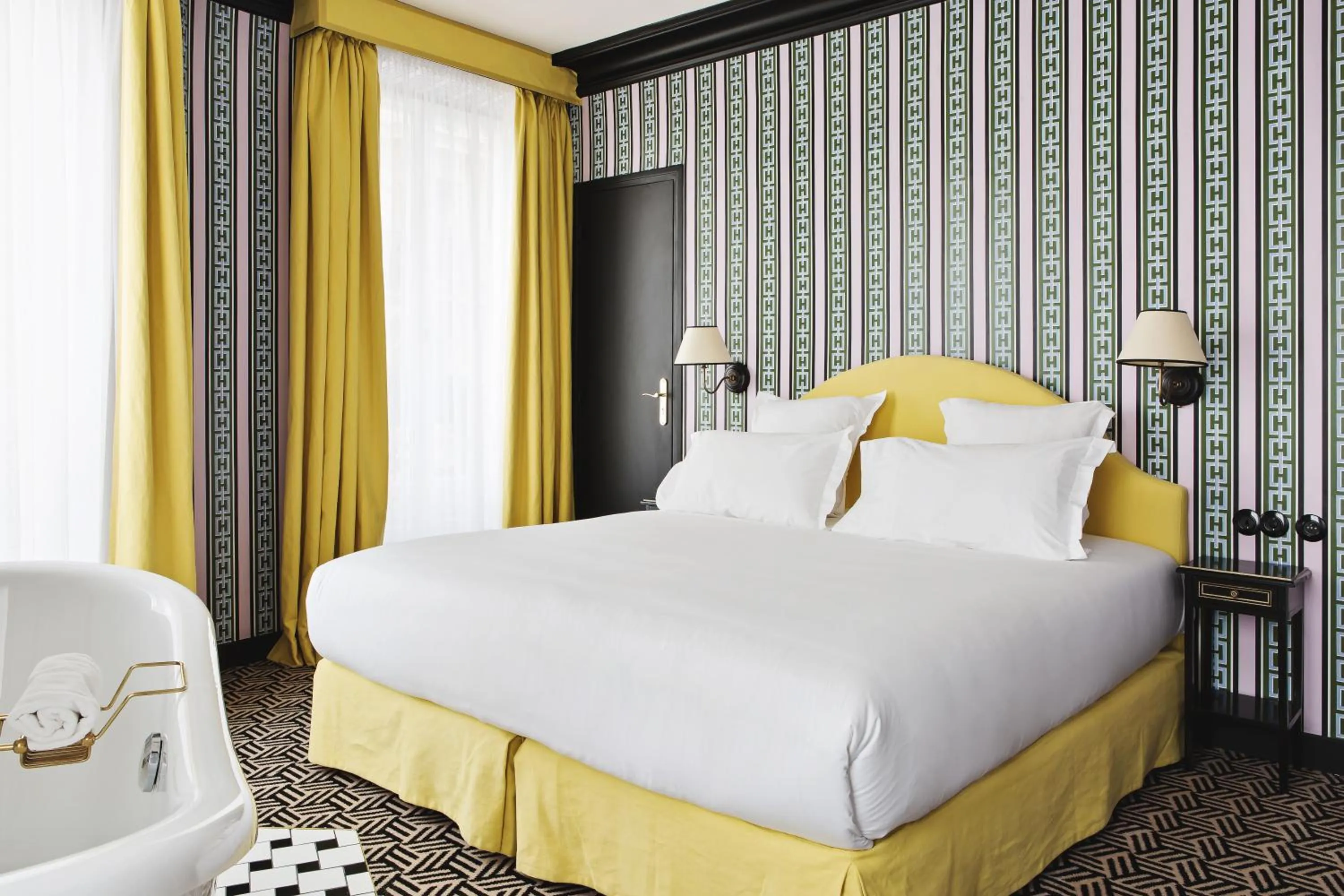 Photo of the whole room, Bed in Hôtel Les Deux Gares & Spa