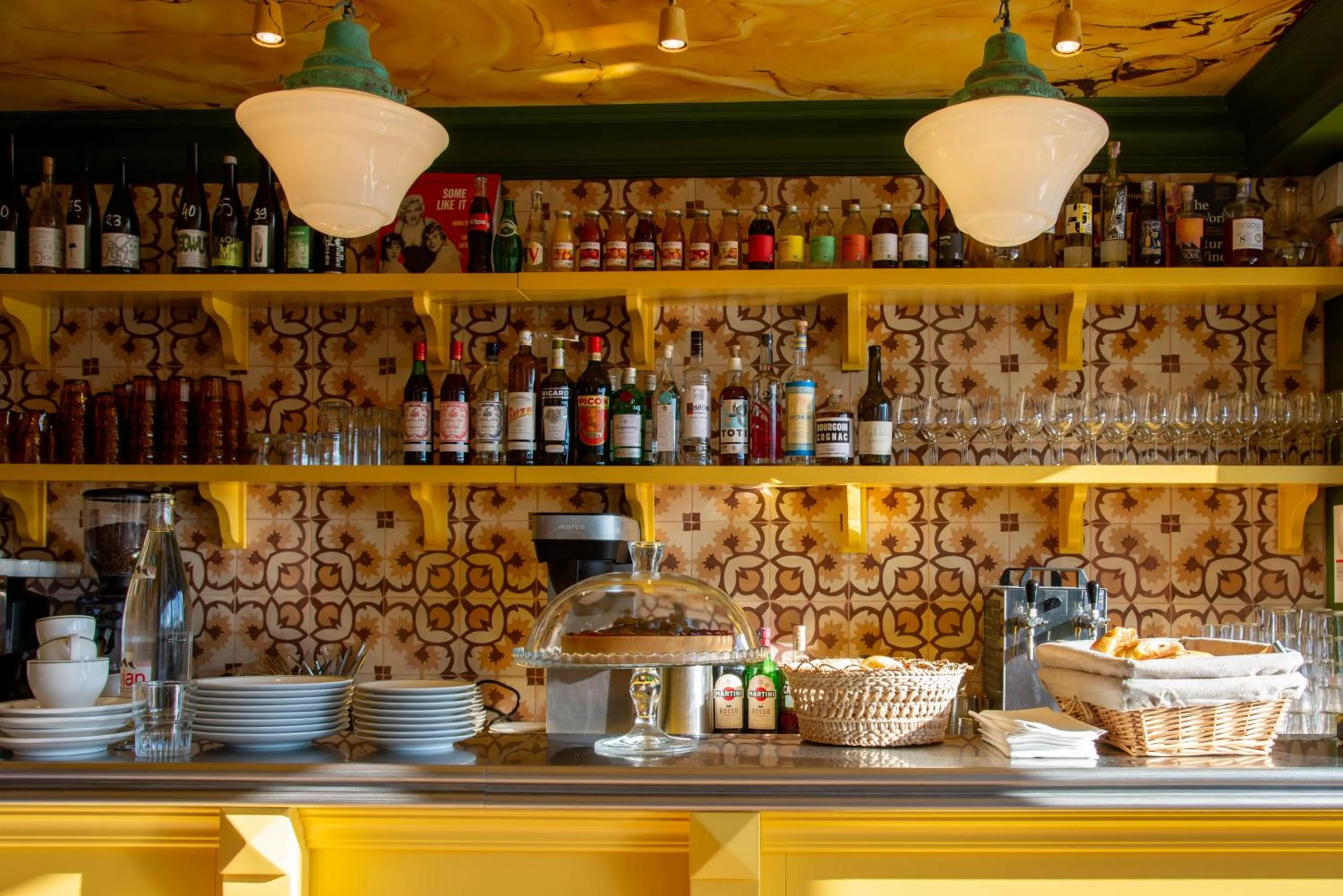 Restaurant/places to eat in Hôtel Les Deux Gares & Spa