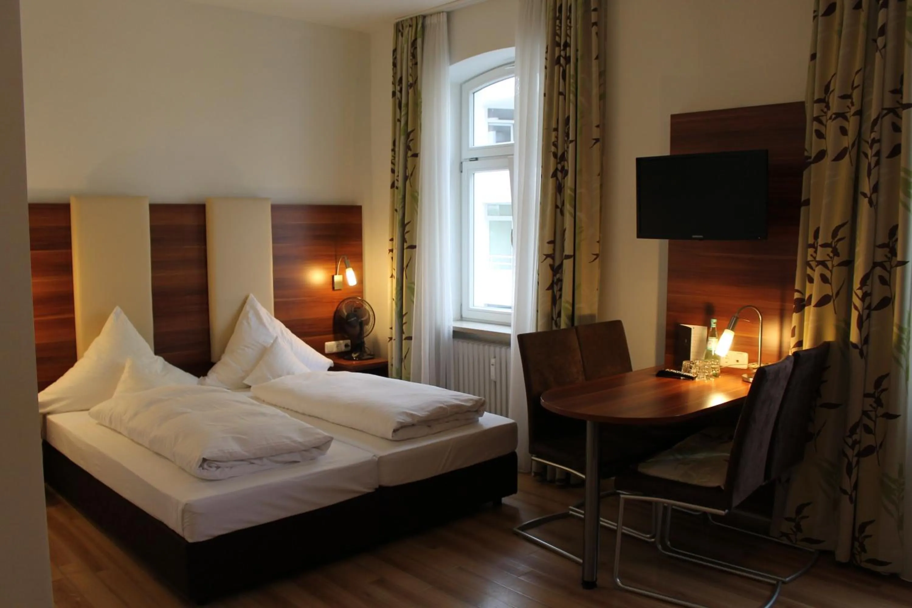 Photo of the whole room, Bed in Hotel am Viktualienmarkt