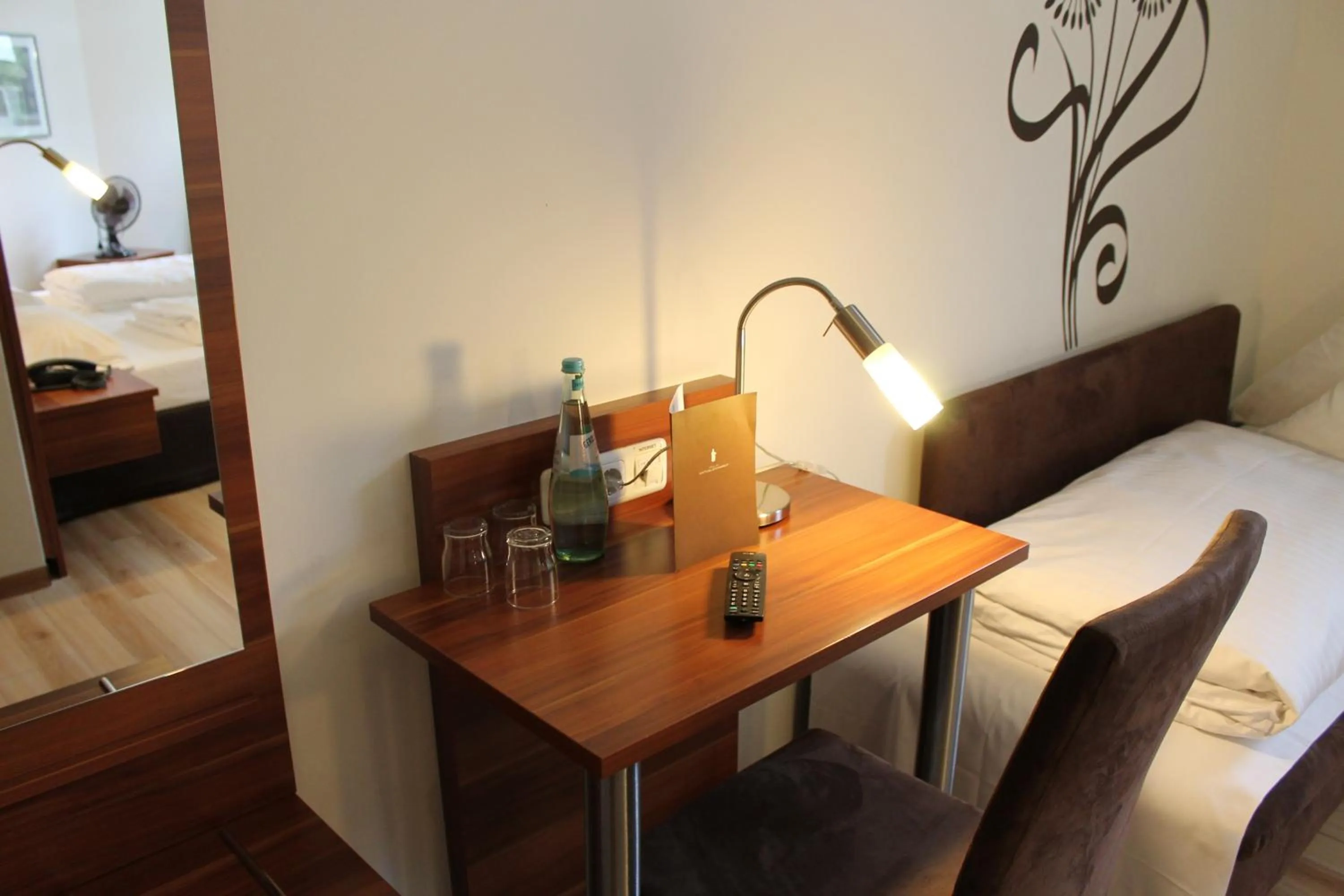 Seating area, Bed in Hotel am Viktualienmarkt