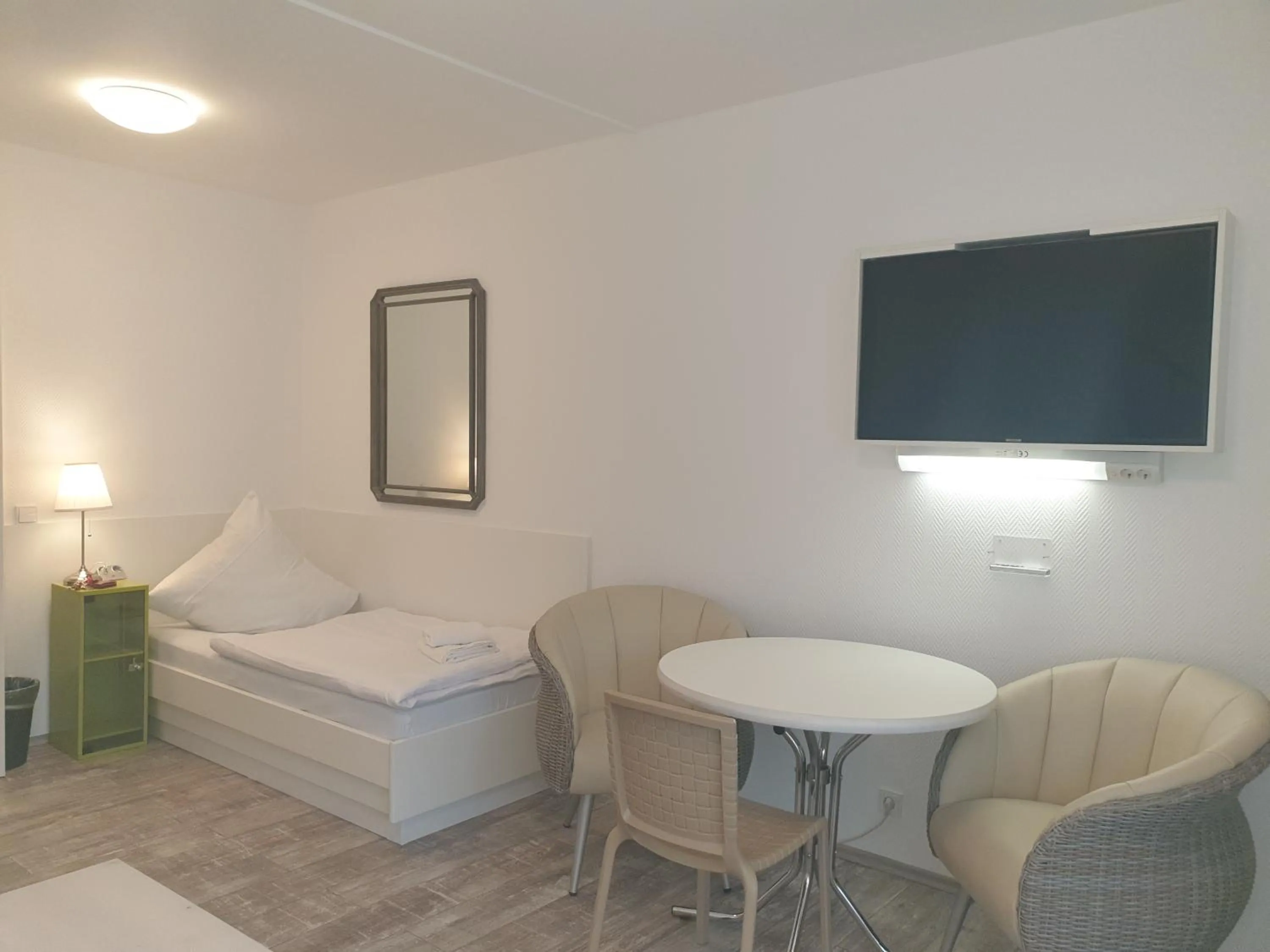 Photo of the whole room, Bed in Zimmer for you