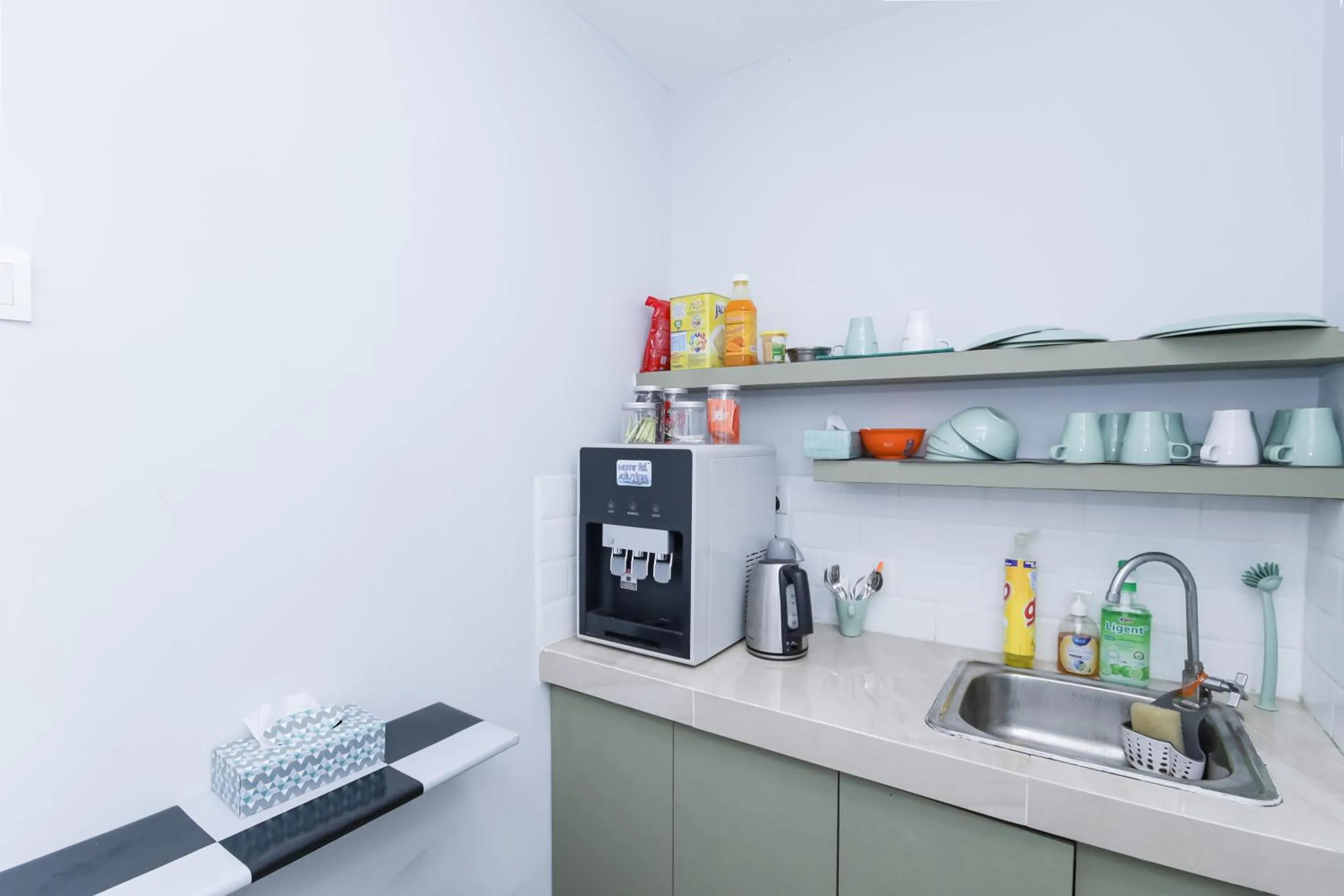 Coffee/tea facilities in OYO 90399 Green Home Hotel syariah