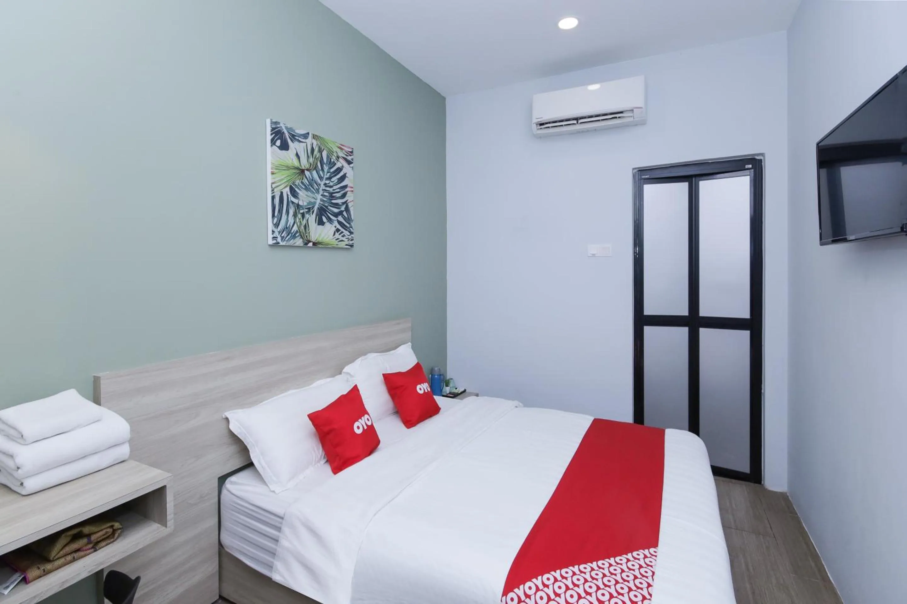 Bedroom in OYO 90399 Green Home Hotel syariah