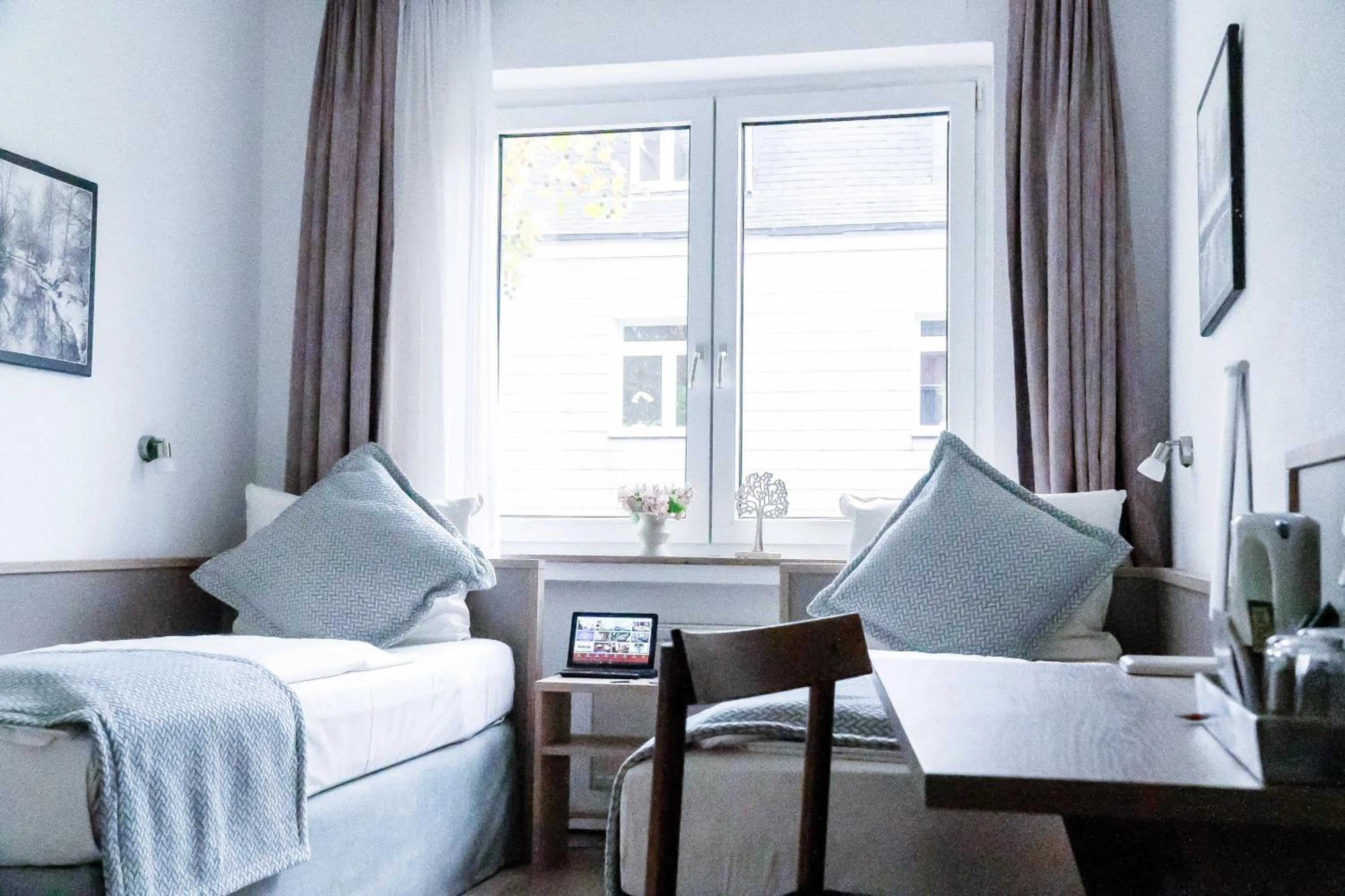 Bed in Stadt-gut-Hotel Rheinischer Hof