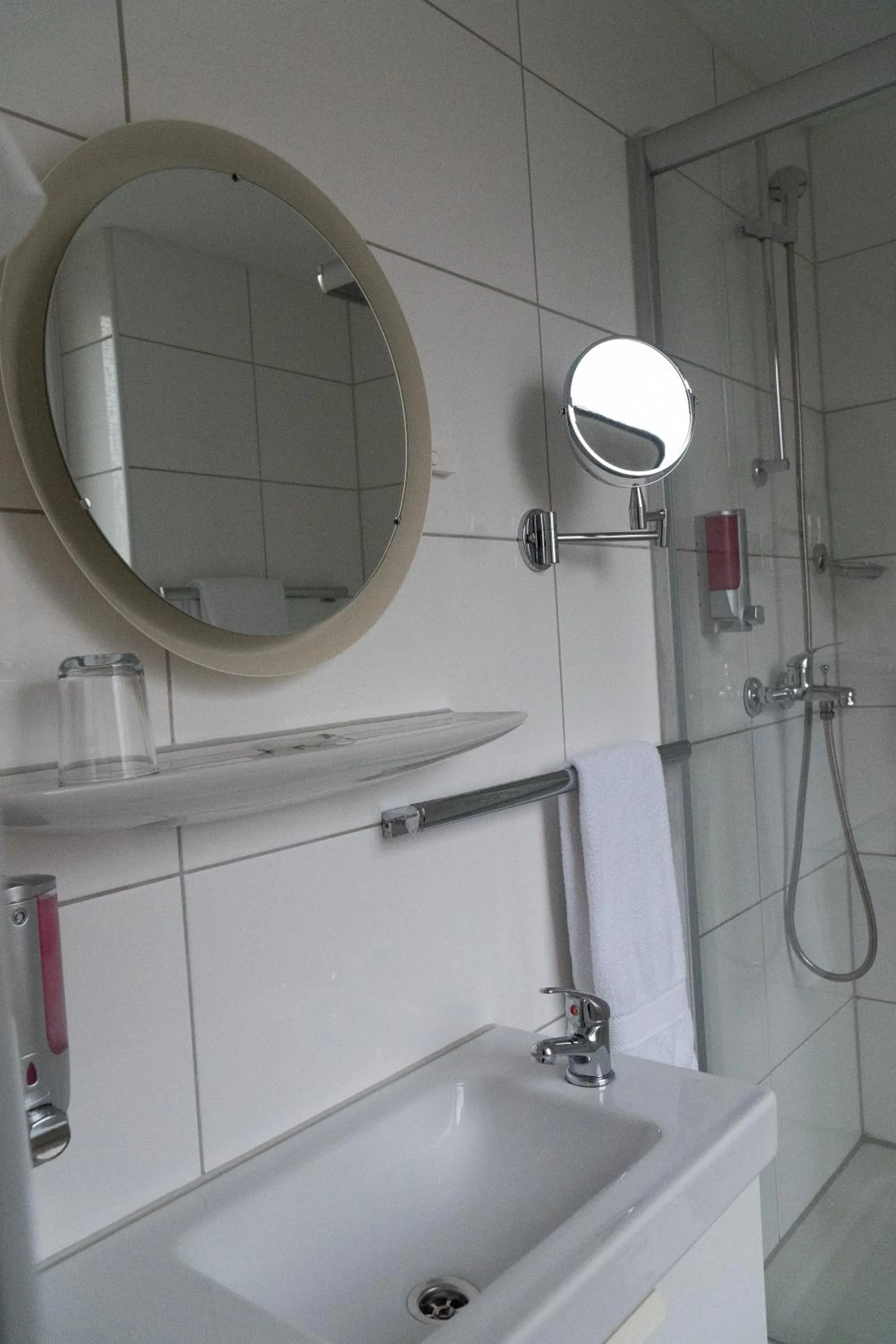 Bathroom in Stadt-gut-Hotel Rheinischer Hof