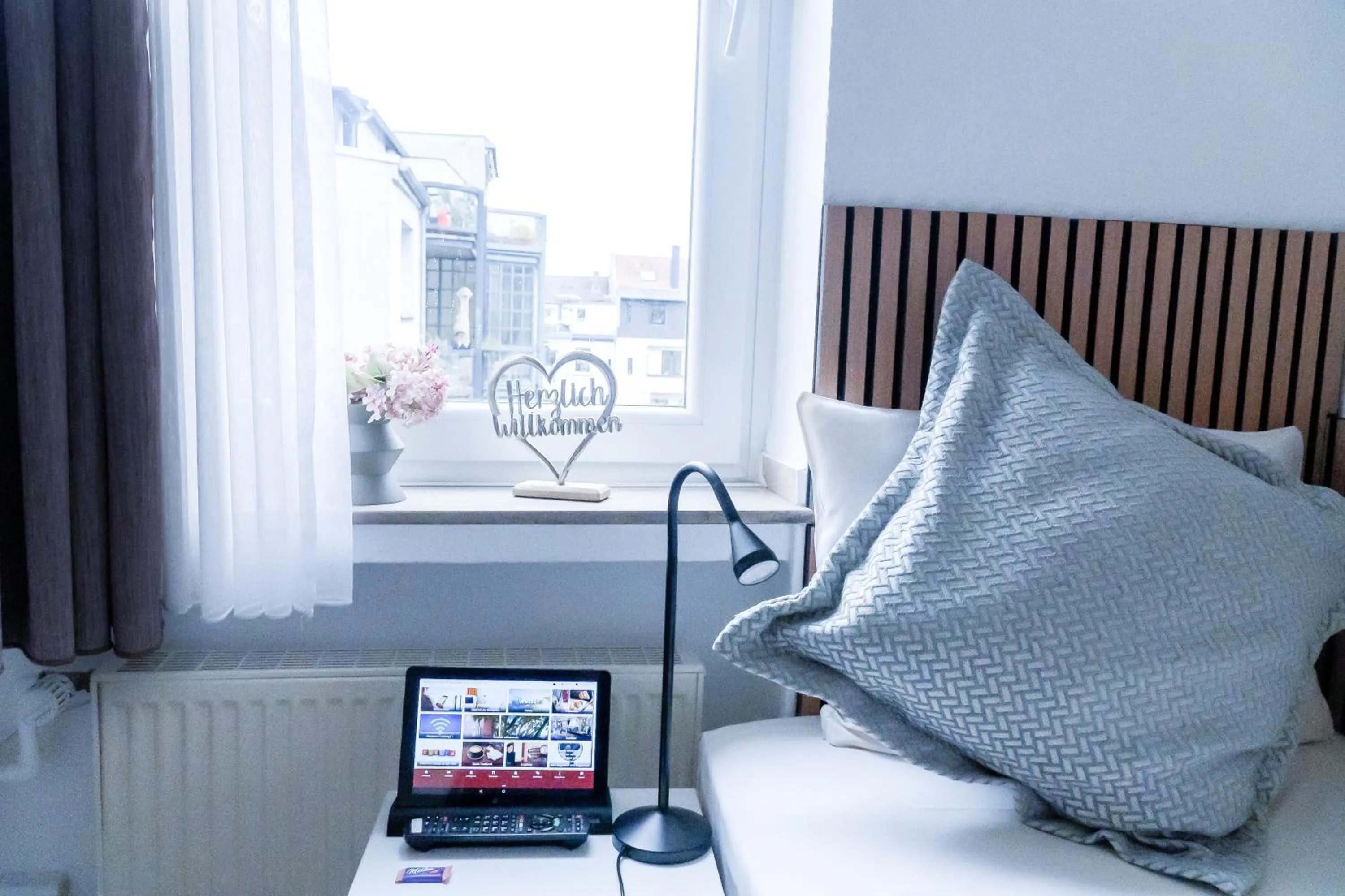 Photo of the whole room, Bed in Stadt-gut-Hotel Rheinischer Hof