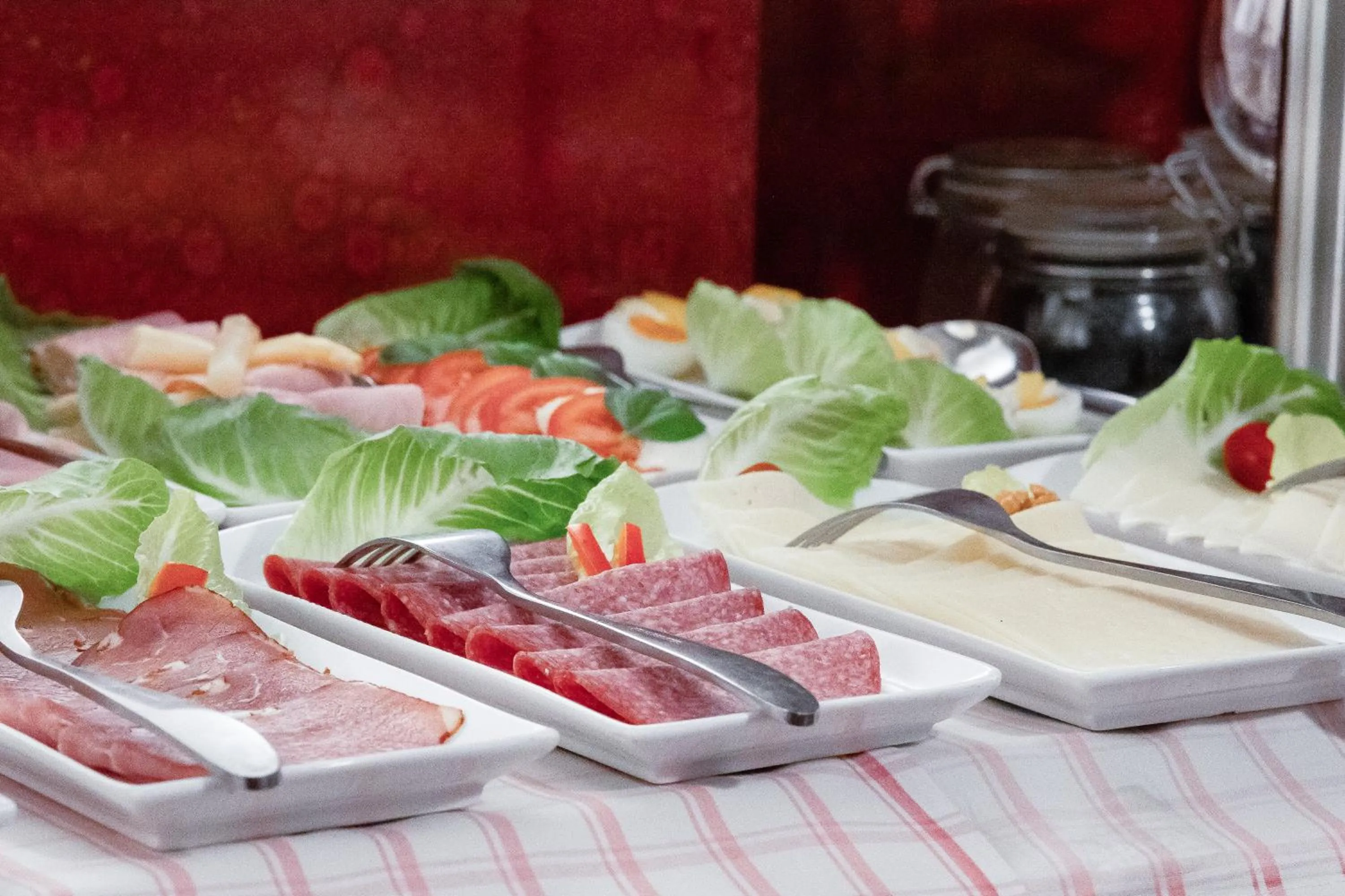 Buffet breakfast in Stadt-gut-Hotel Rheinischer Hof