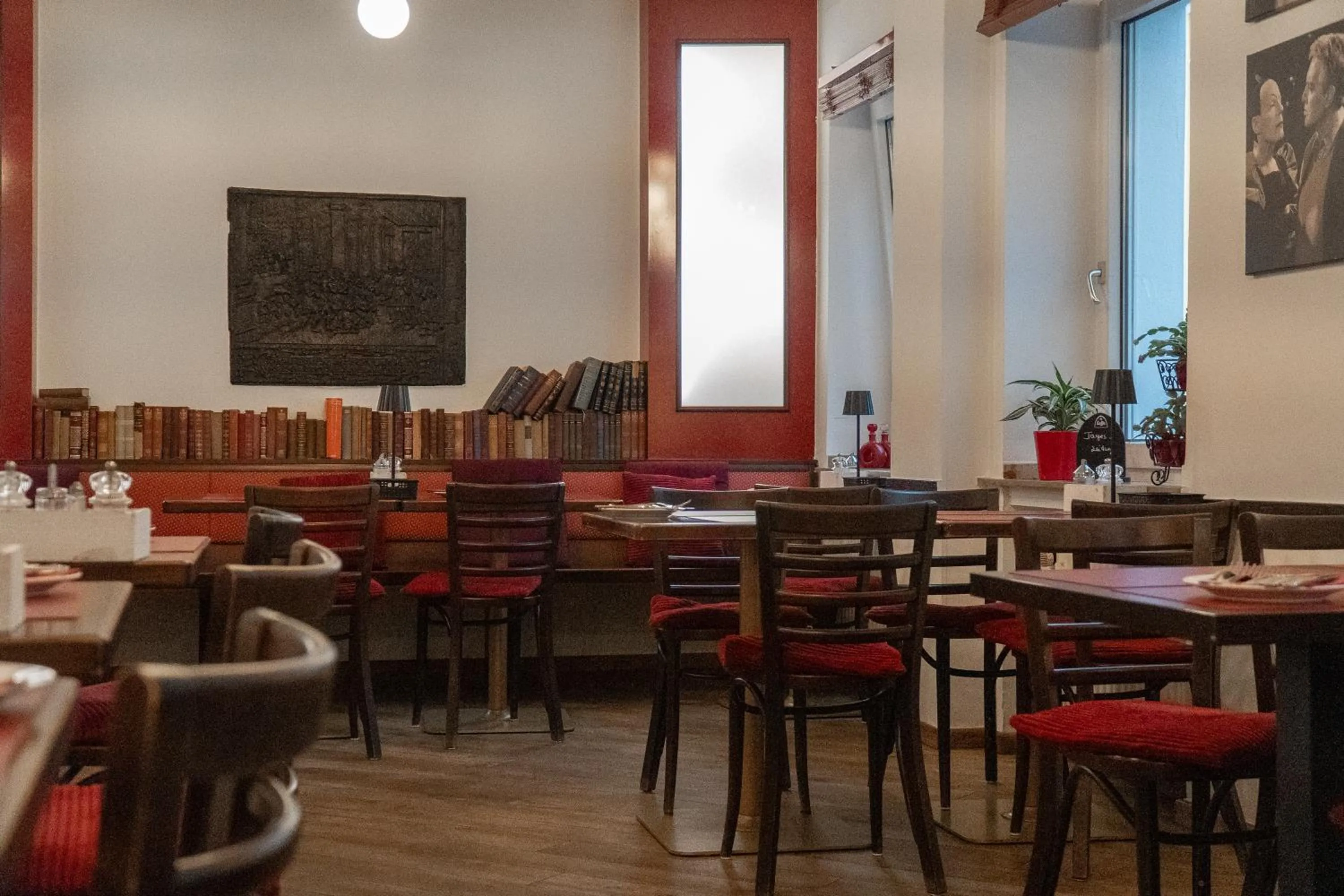 Restaurant/places to eat in Stadt-gut-Hotel Rheinischer Hof