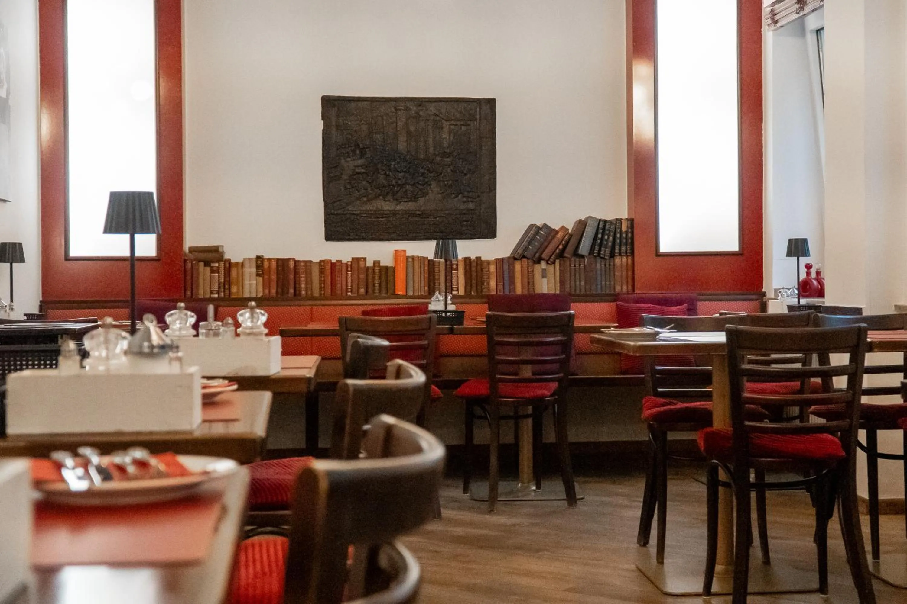 Restaurant/places to eat in Stadt-gut-Hotel Rheinischer Hof