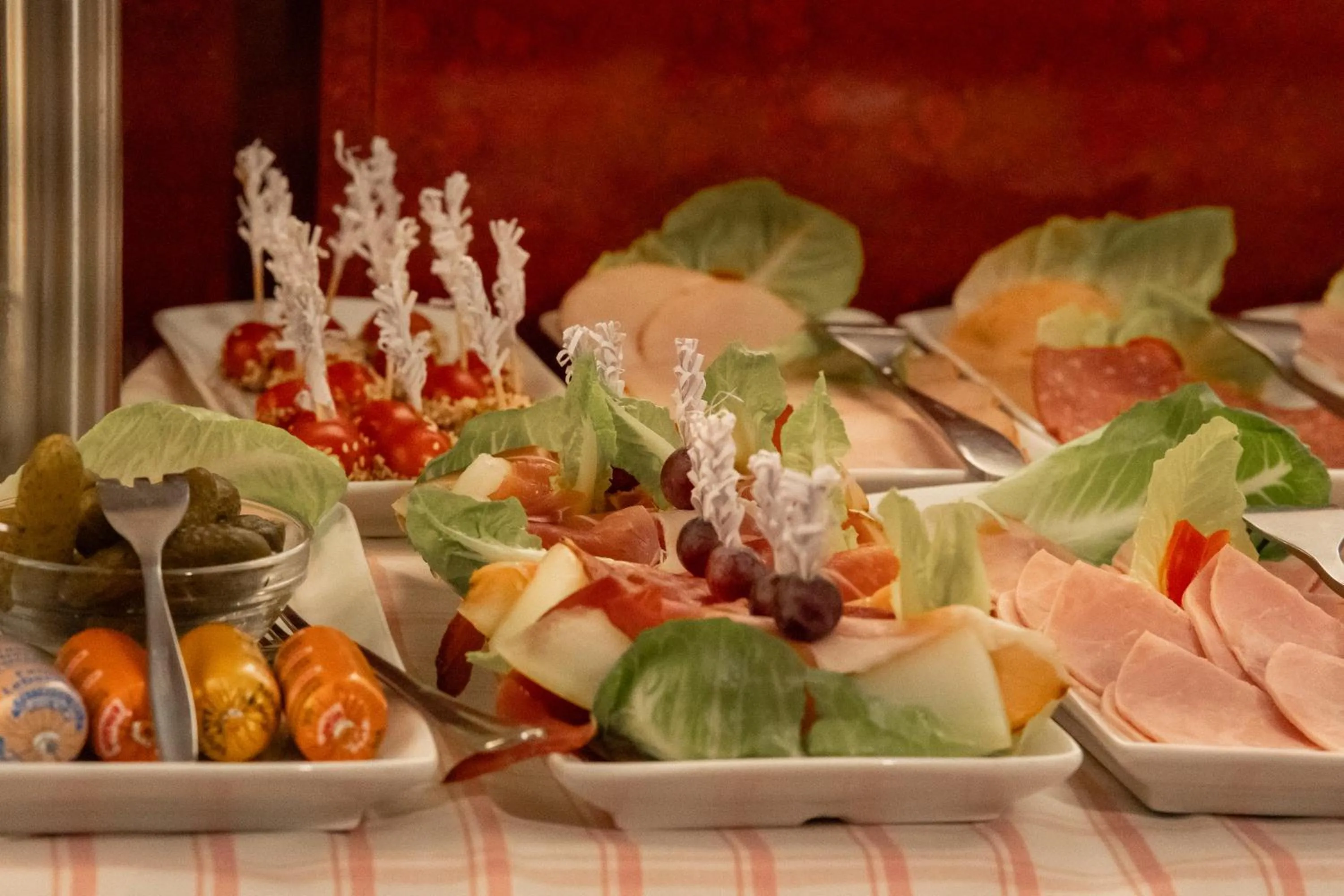 Buffet breakfast in Stadt-gut-Hotel Rheinischer Hof