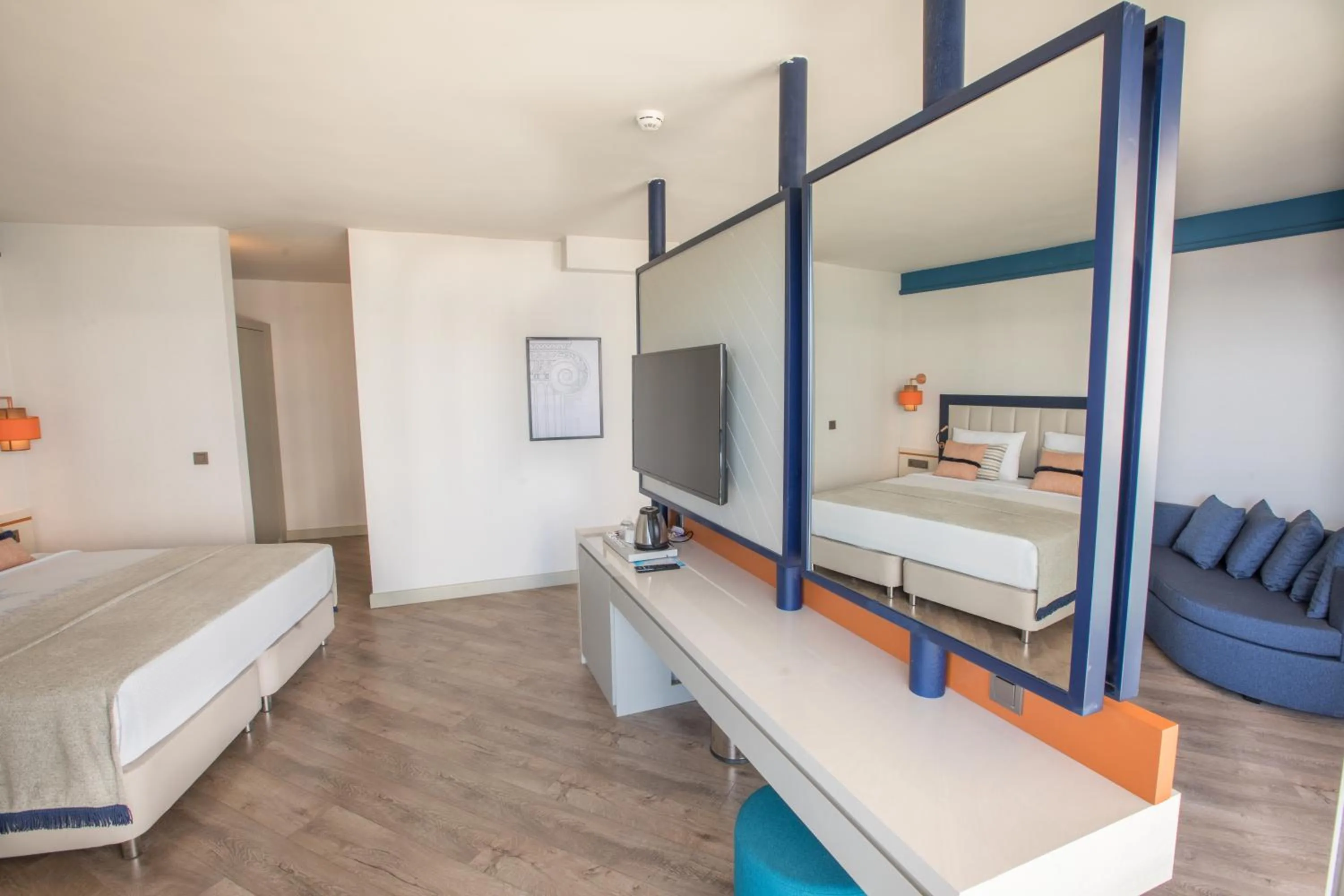 Bed in Maxeria Blue Didyma