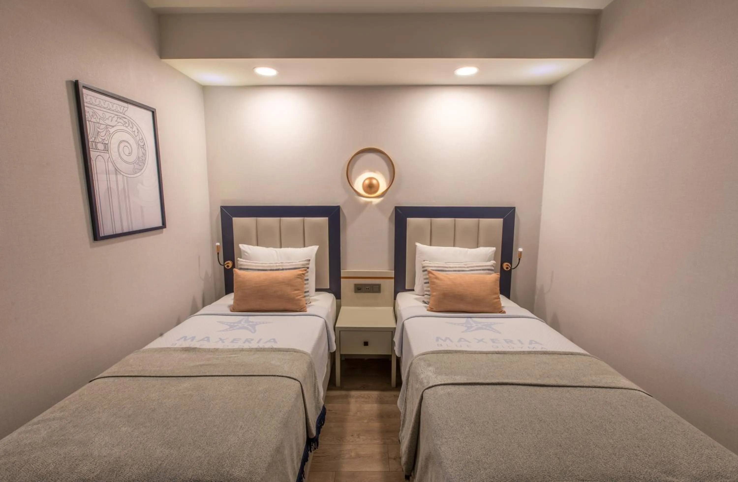 Bed in Maxeria Blue Didyma