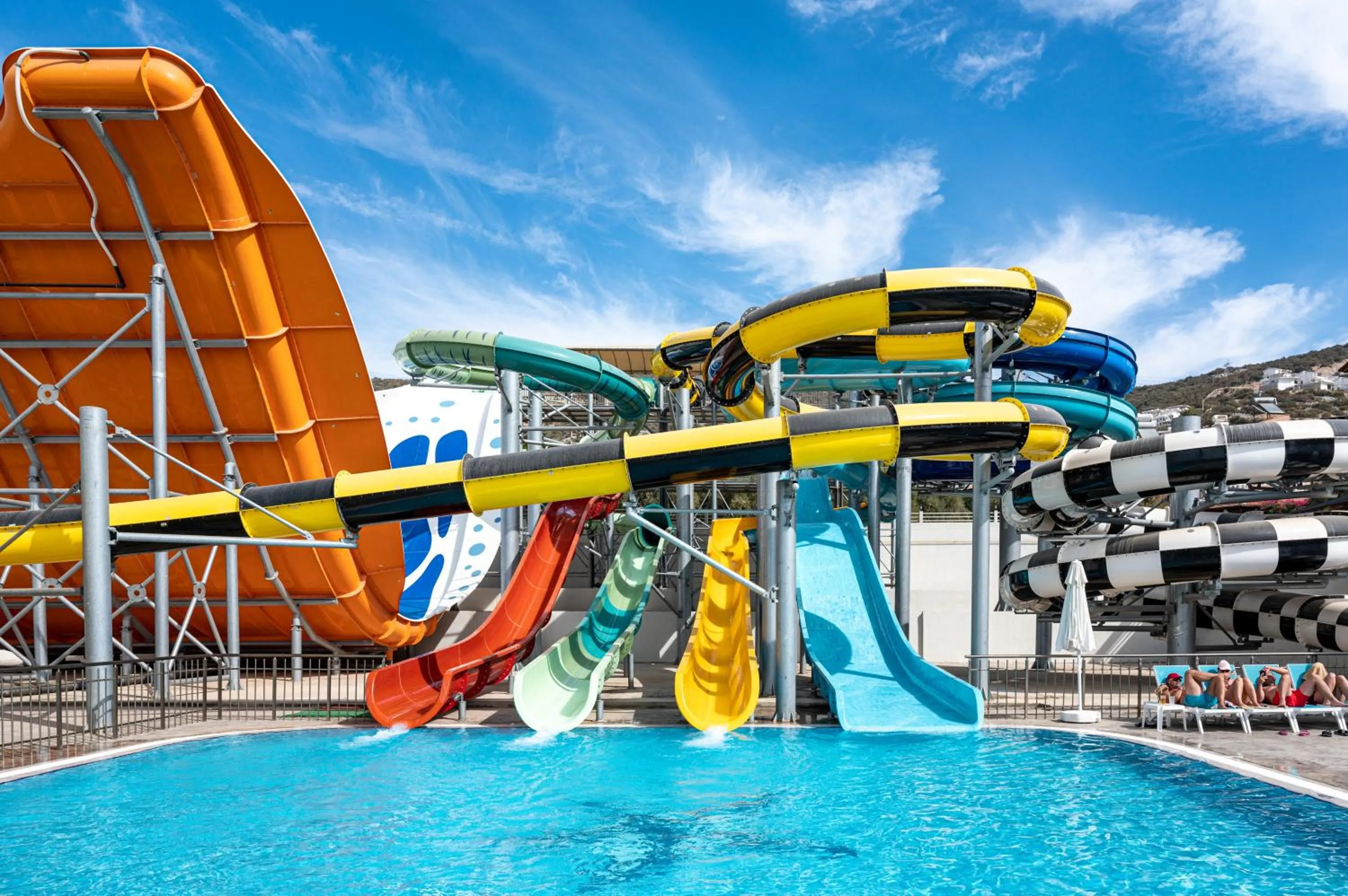 towels in Maxeria Blue Didyma