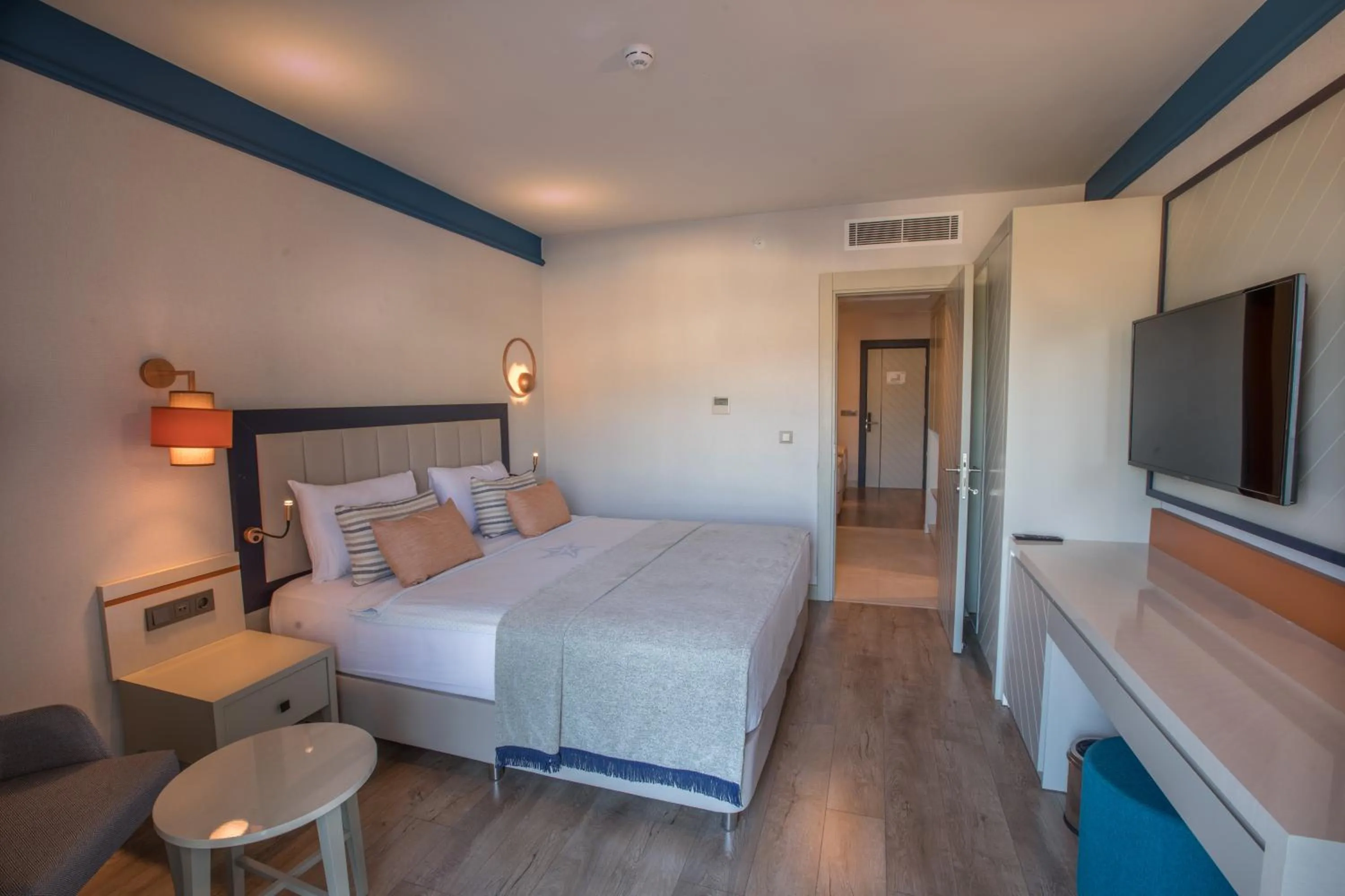 Communal lounge/ TV room in Maxeria Blue Didyma