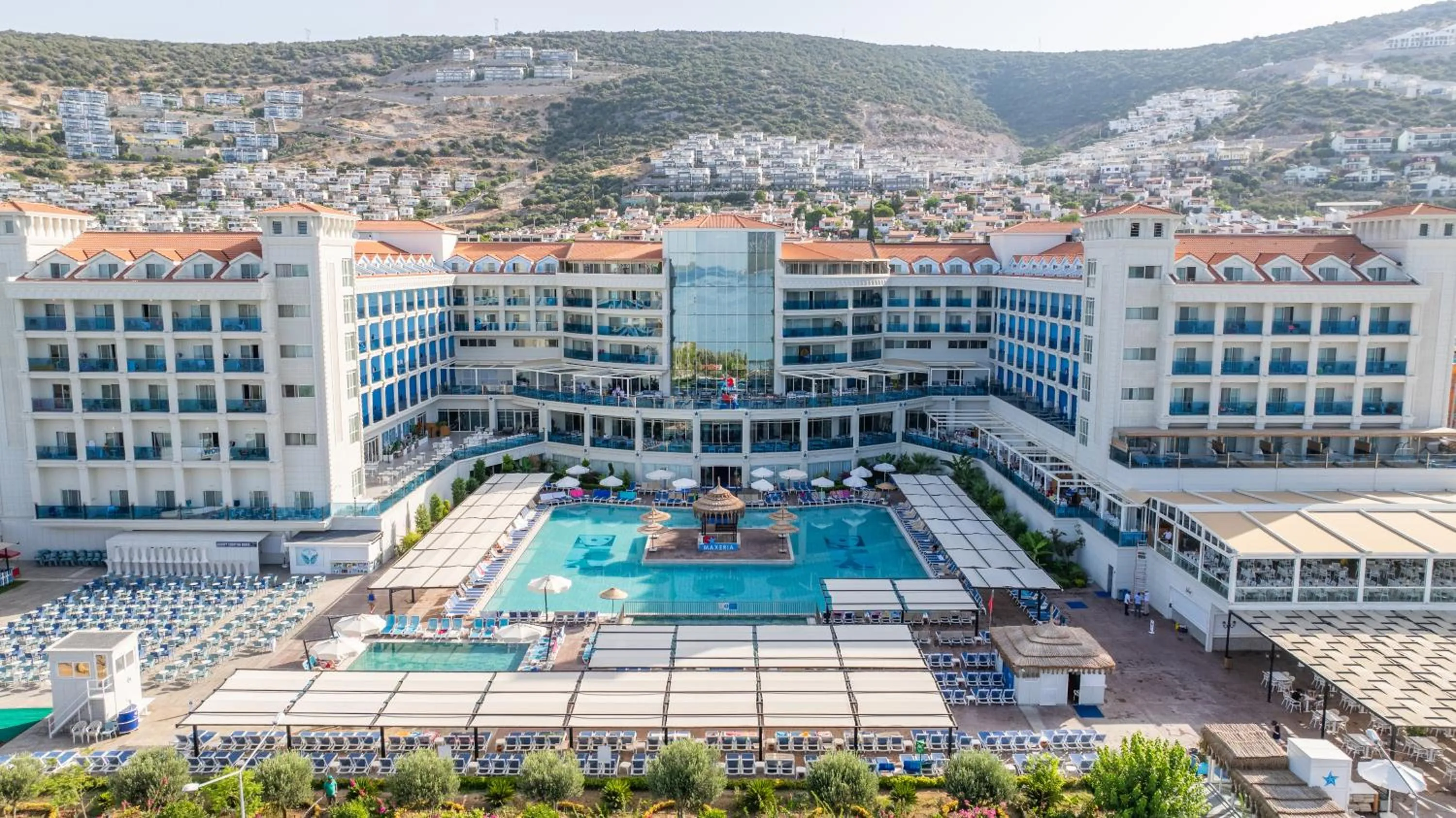 Property building in Maxeria Blue Didyma