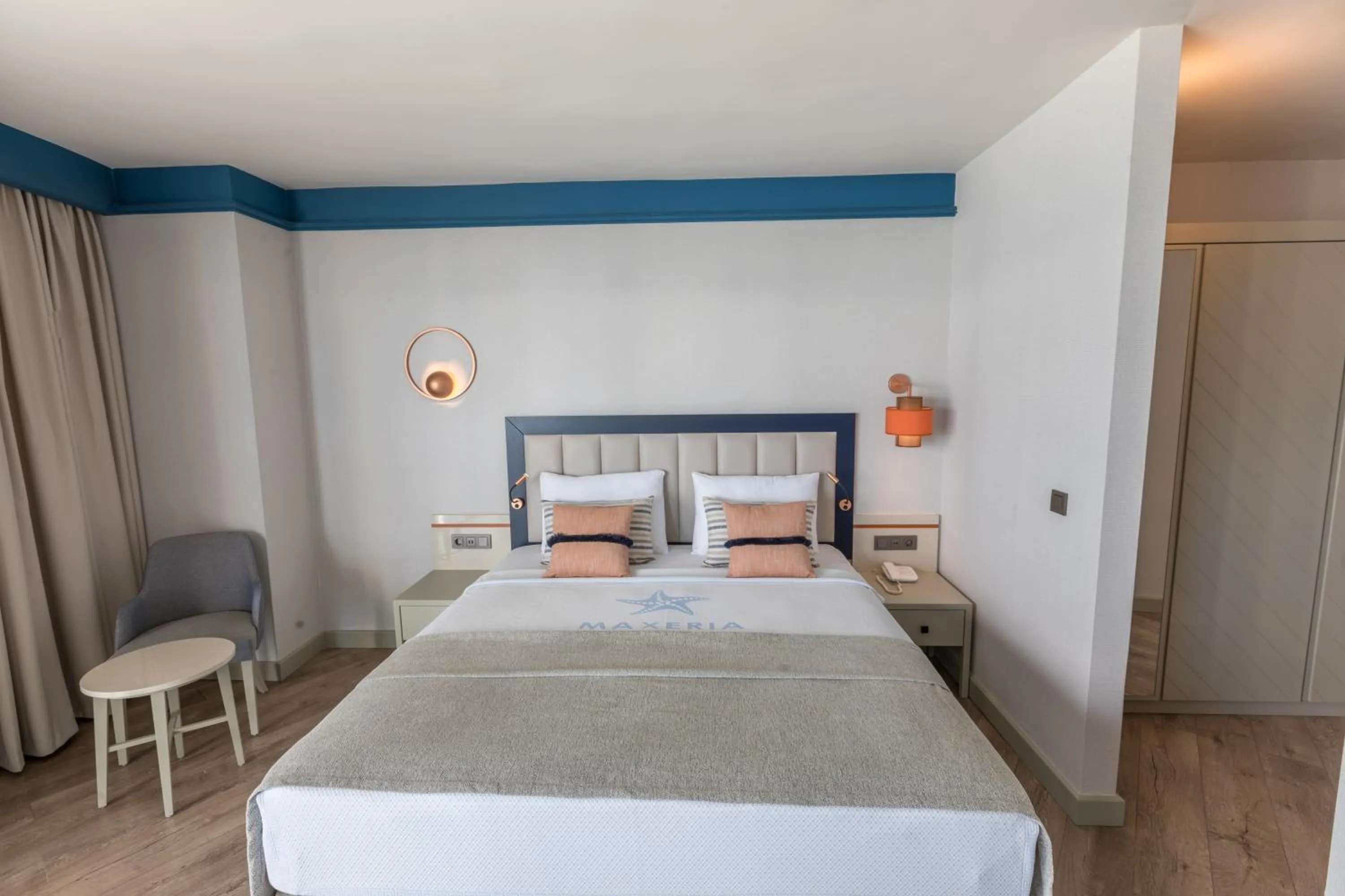 Bed in Maxeria Blue Didyma