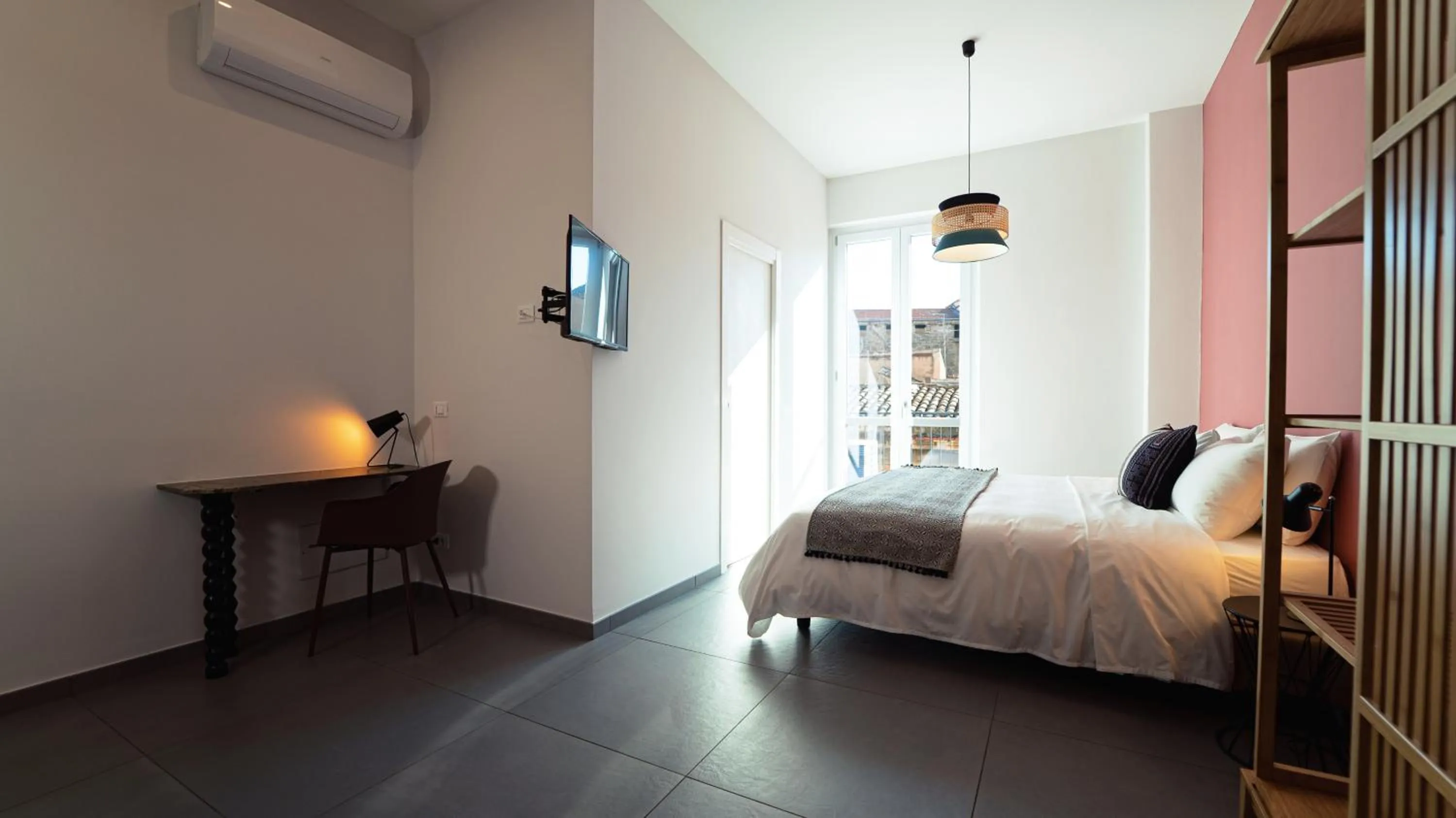 TV and multimedia, Bed in Zefiro Suites