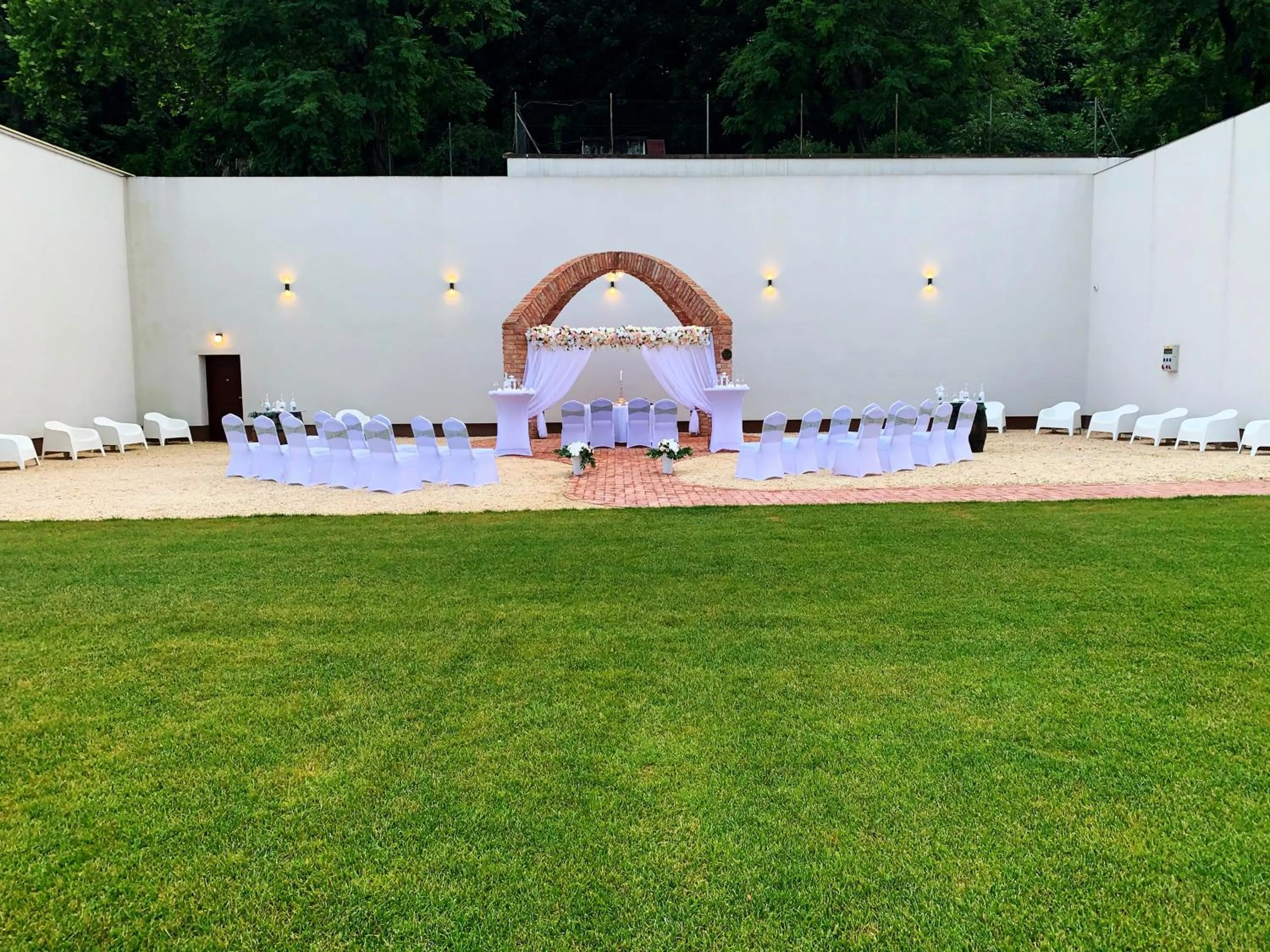 Garden in Boutique Hotel & Event Center