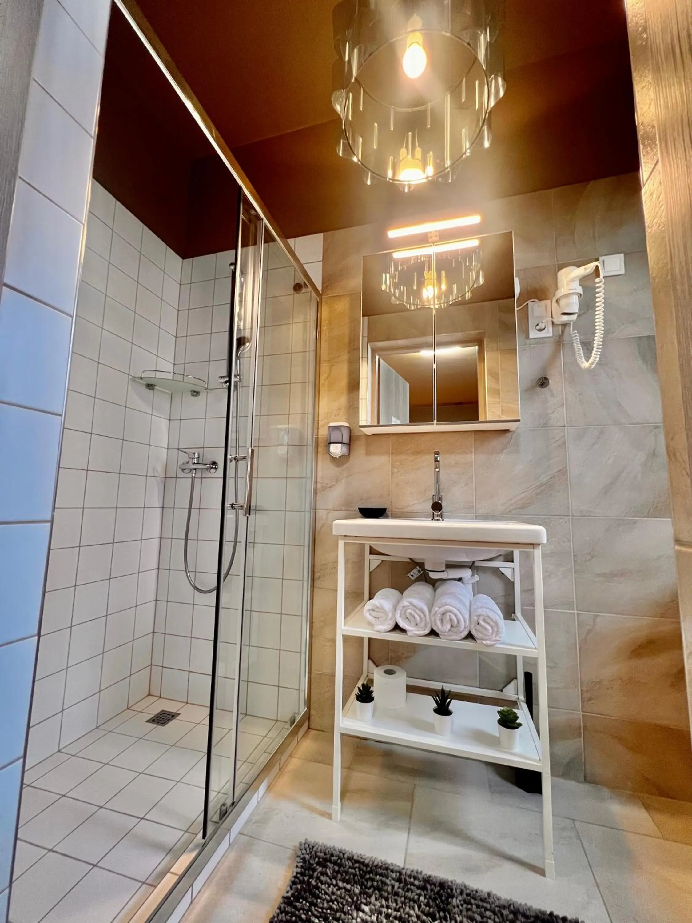 Shower in Boutique Hotel & Event Center
