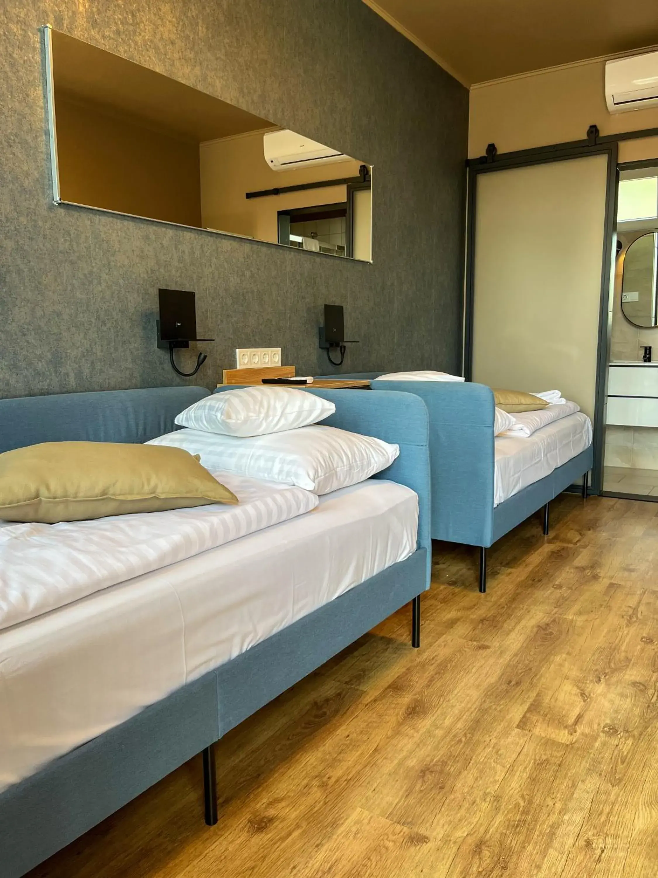 Twin Room - Disability Access in Boutique Hotel & Event Center Twin Room - Disability Access in Boutique Hotel & Event Center