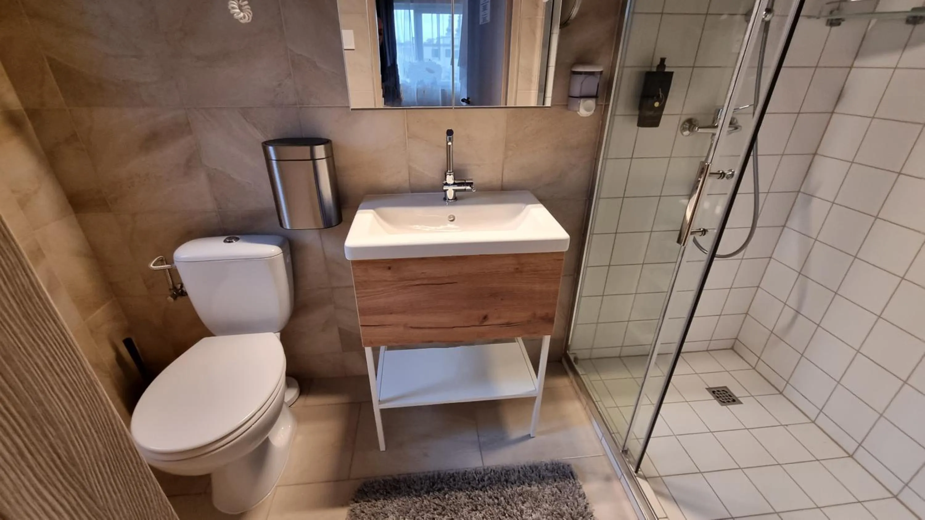 Shower in Boutique Hotel & Event Center