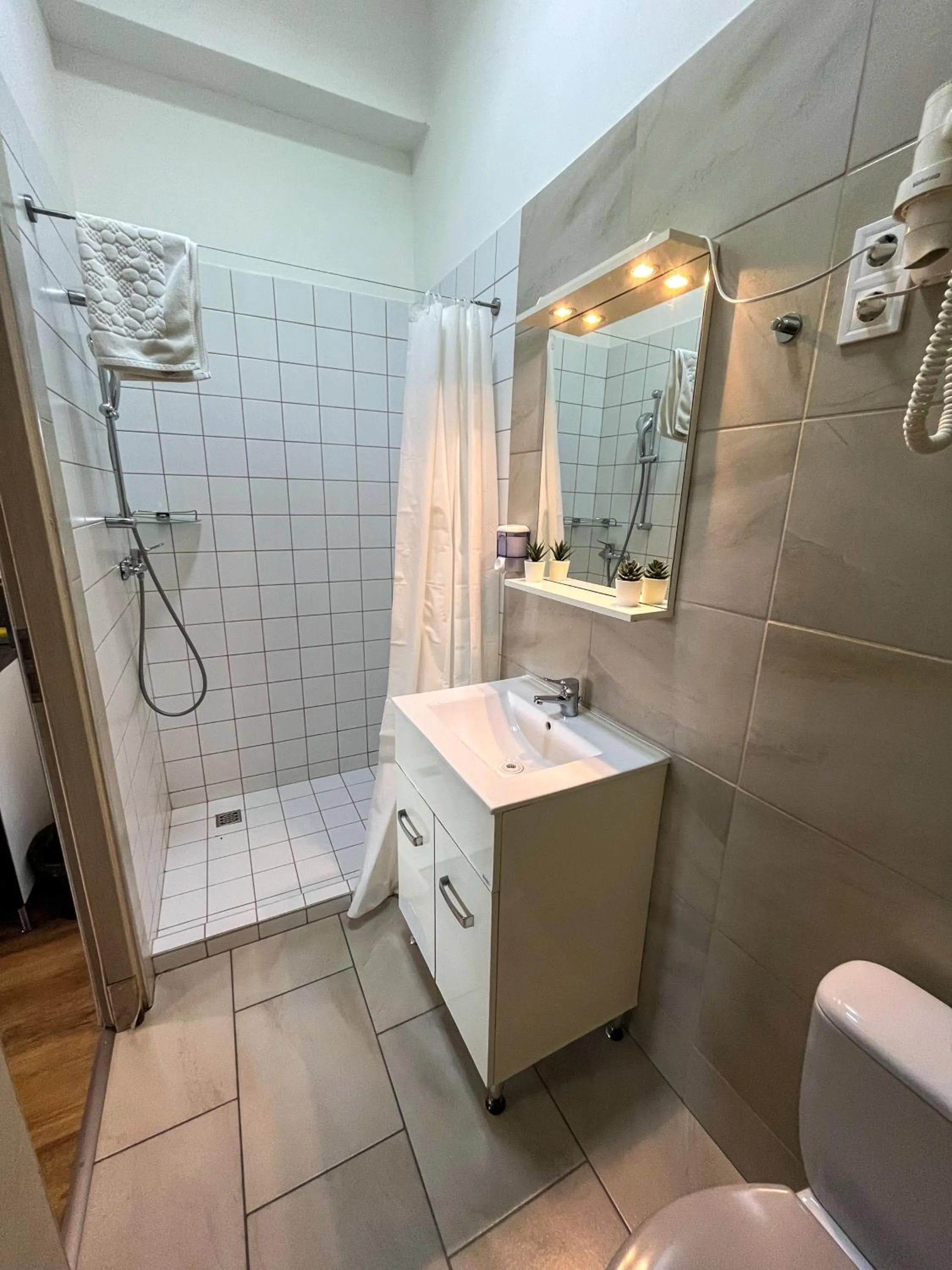 Shower in Boutique Hotel & Event Center