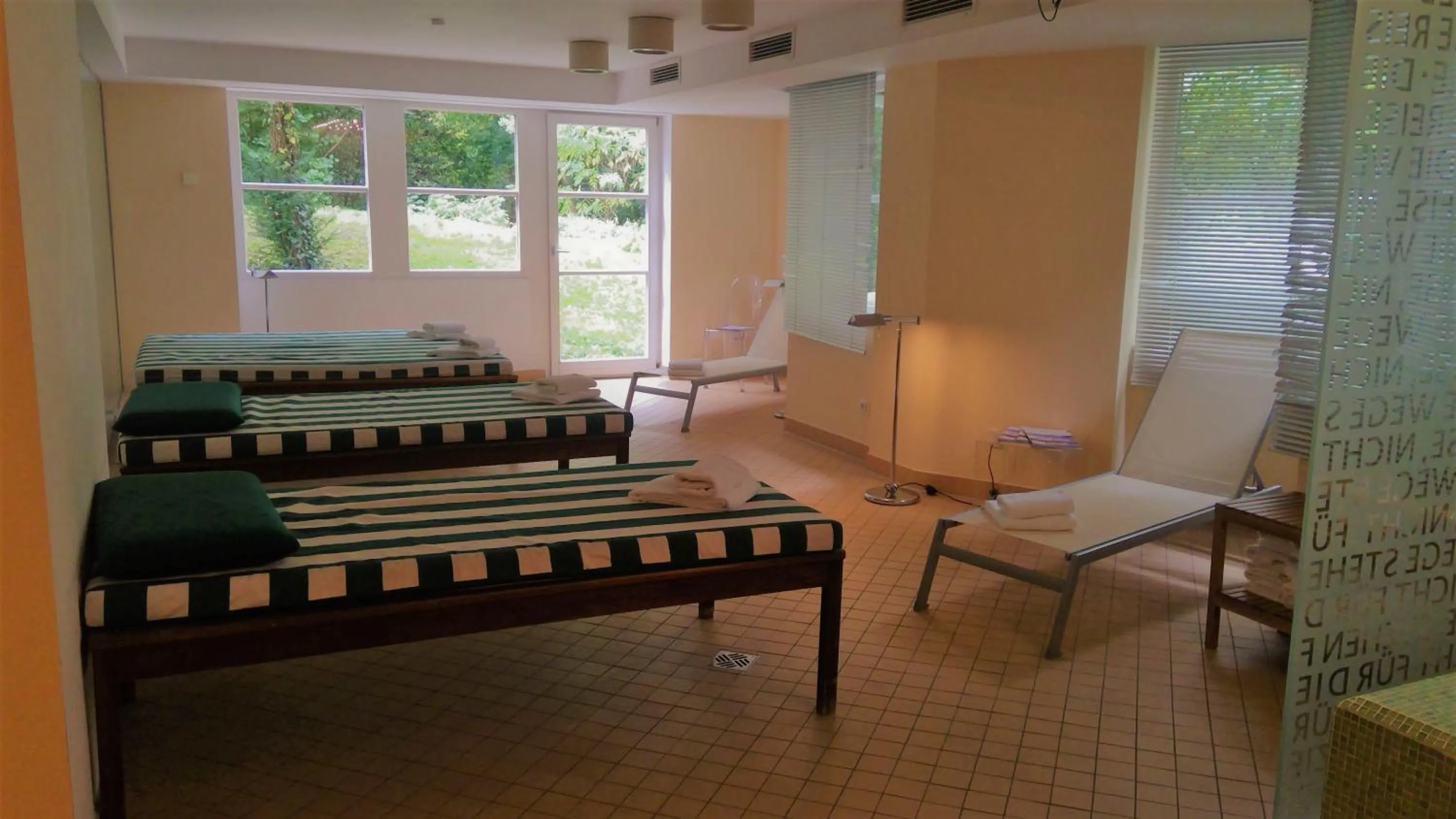 Sauna, Bed in relexa hotel Schatten Stuttgart