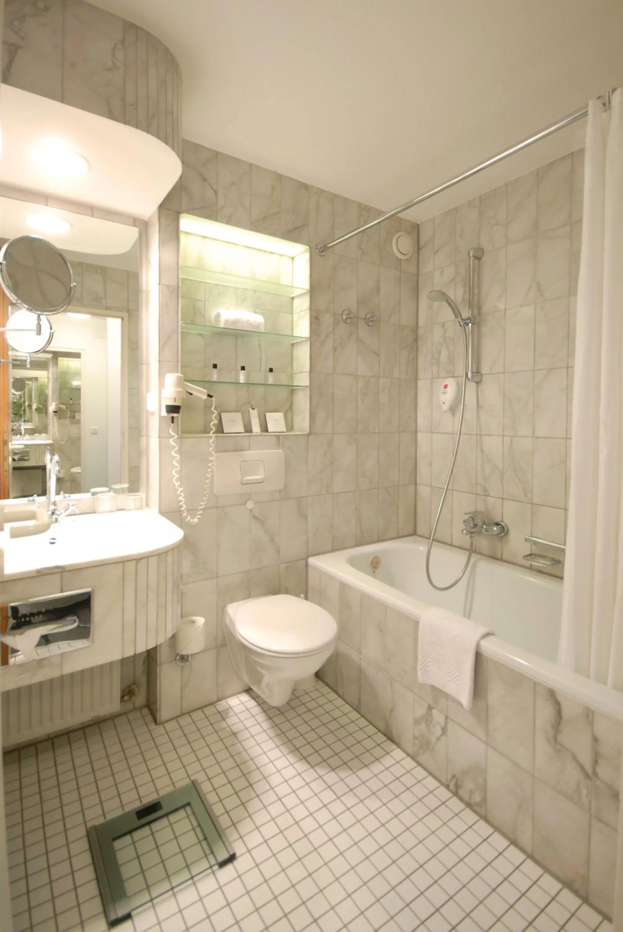 Bathroom in relexa hotel Schatten Stuttgart