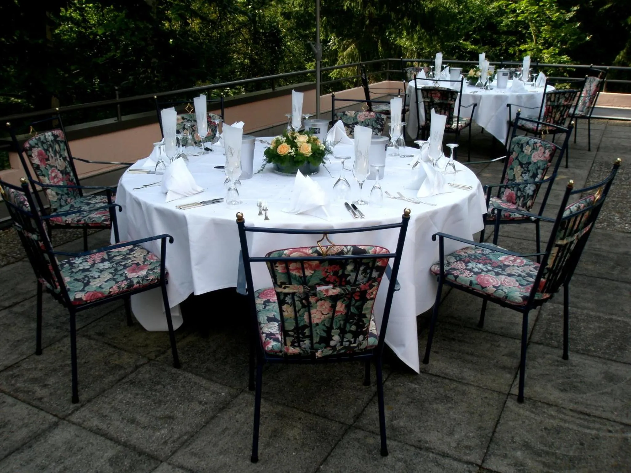 Restaurant/places to eat in relexa hotel Schatten Stuttgart