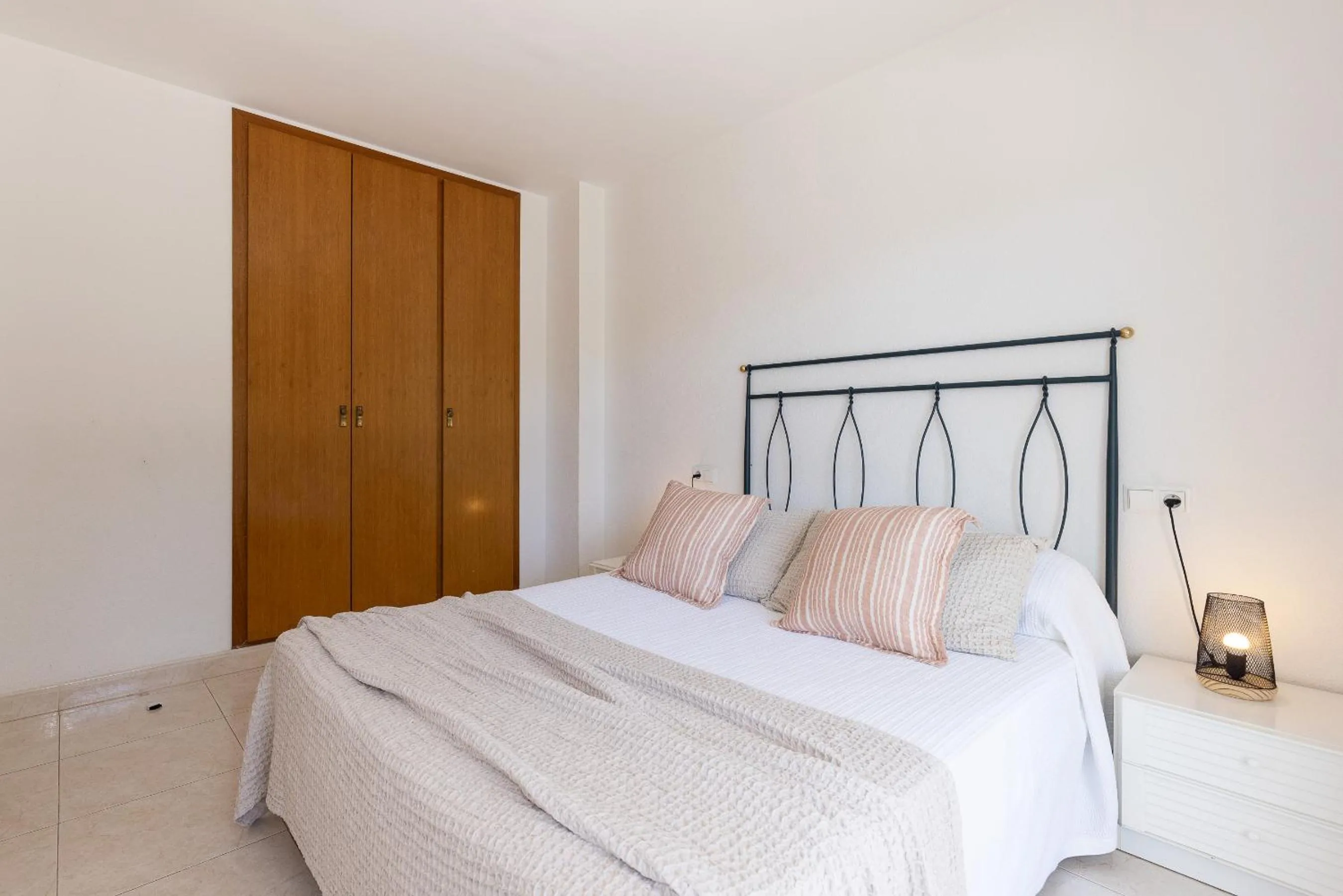 Bed in UHC Txingudi Family Apartments