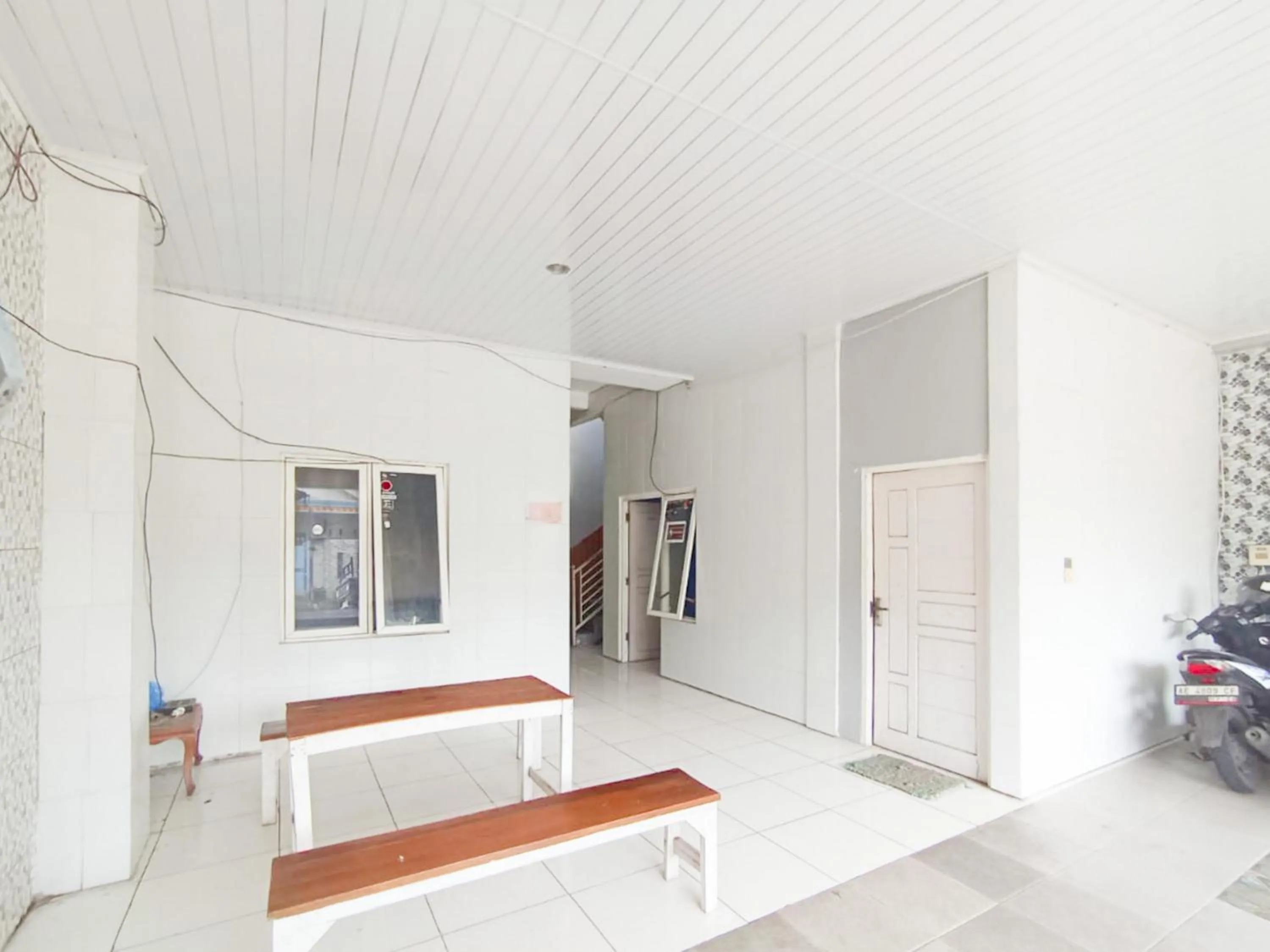 Seating area in RedDoorz at Griya Jeniee Near Stadion Wilis Madiun