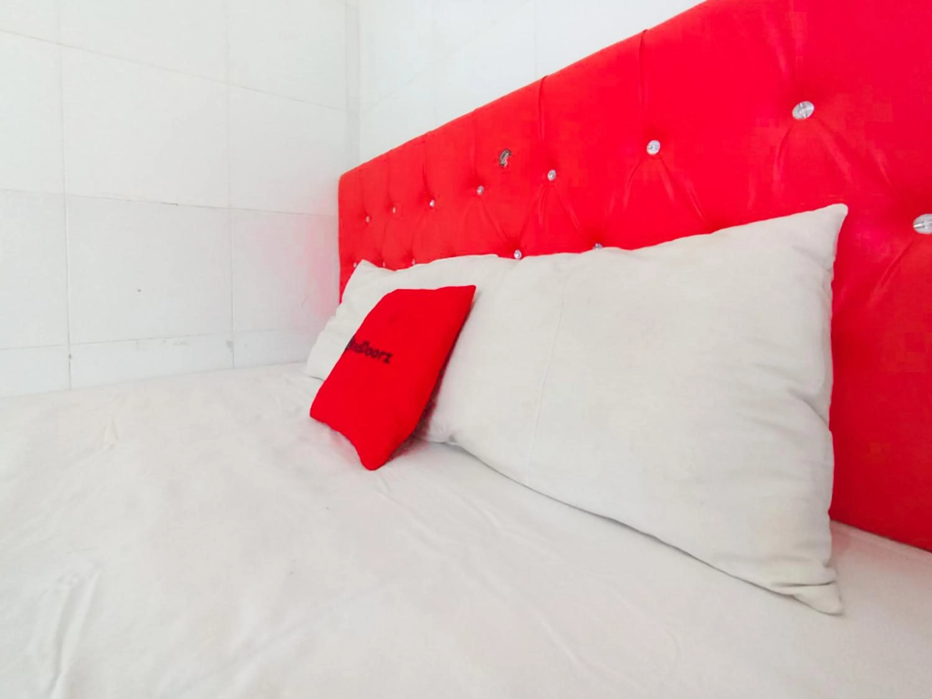 Bedroom, Bed in RedDoorz at Griya Jeniee Near Stadion Wilis Madiun