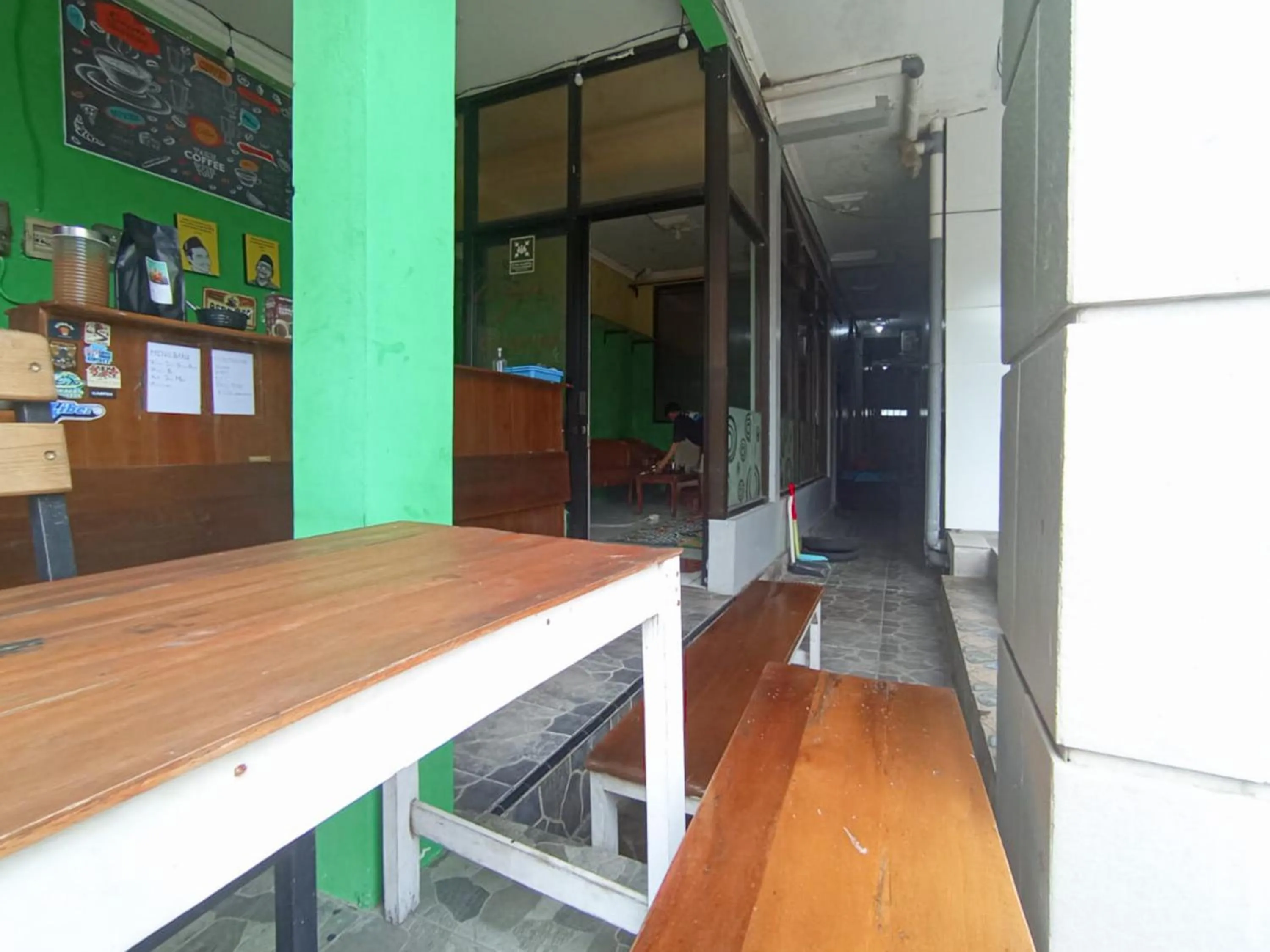 Lobby or reception in RedDoorz at Griya Jeniee Near Stadion Wilis Madiun