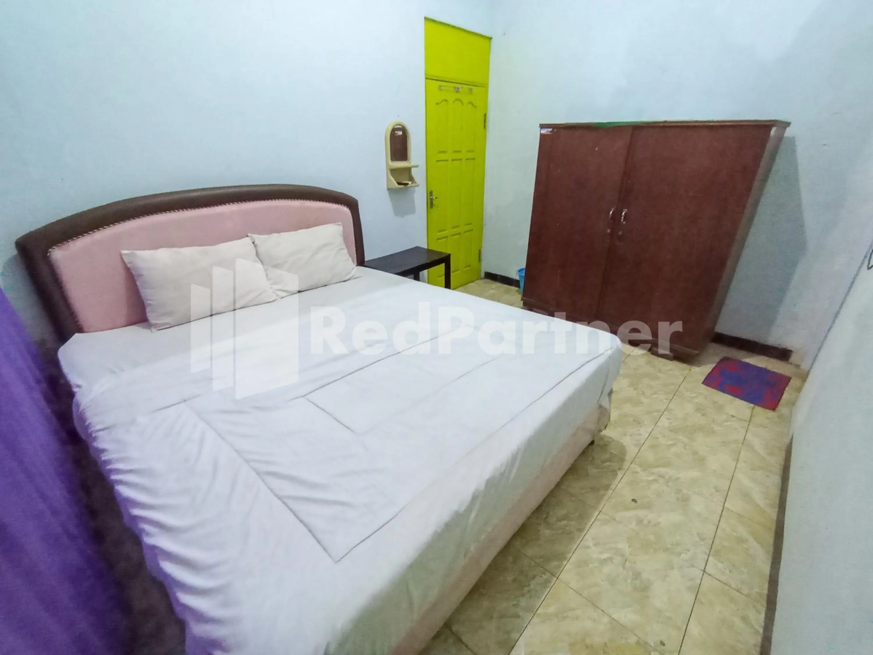 Bedroom, Bed in Orange inn RedPartner Madiun