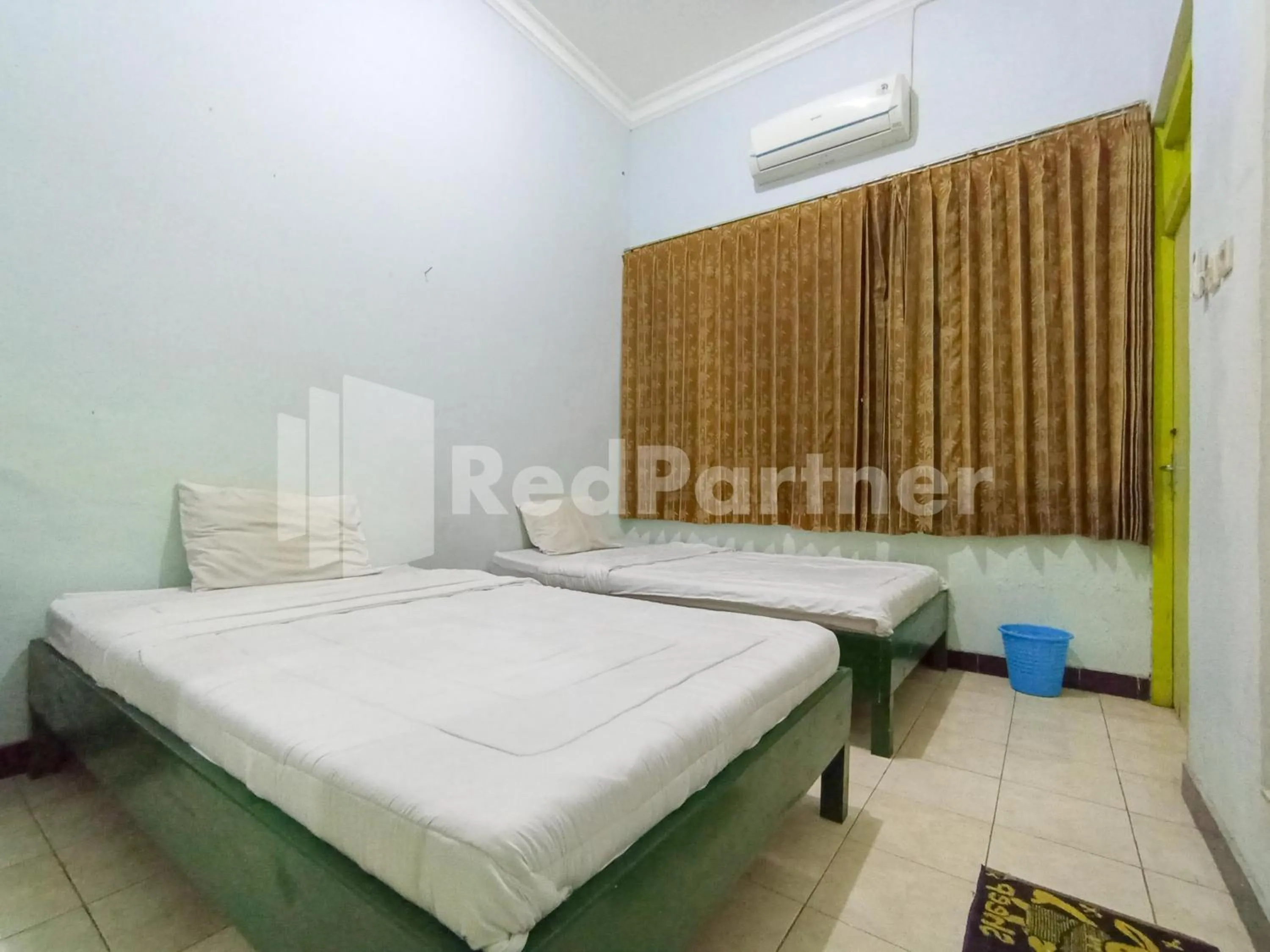 Bedroom, Bed in Orange inn RedPartner Madiun