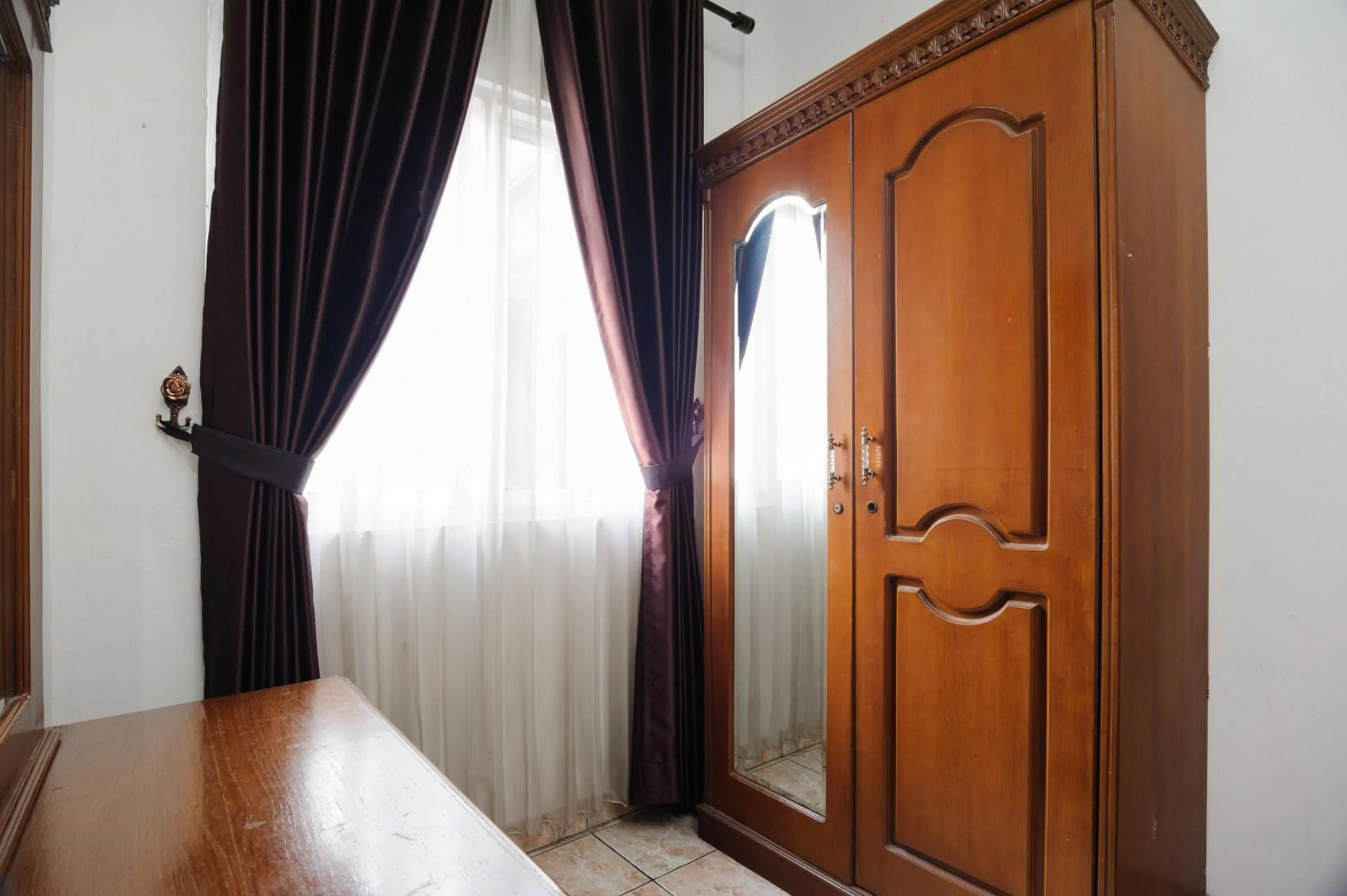 Bedroom in RedDoorz syariah near AEON Mall Tanjung Barat