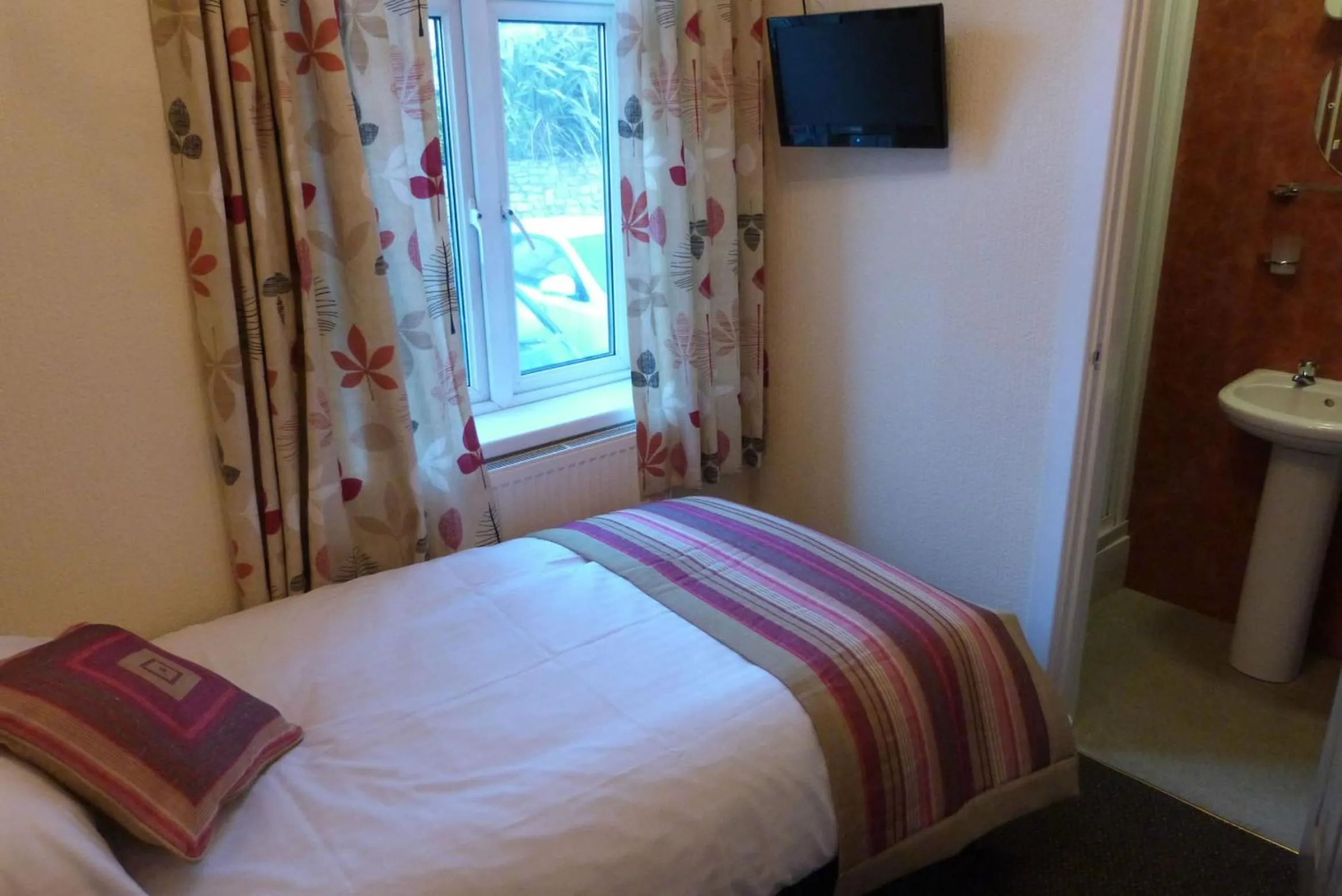 Bed in Hurst Dene Aparthotel