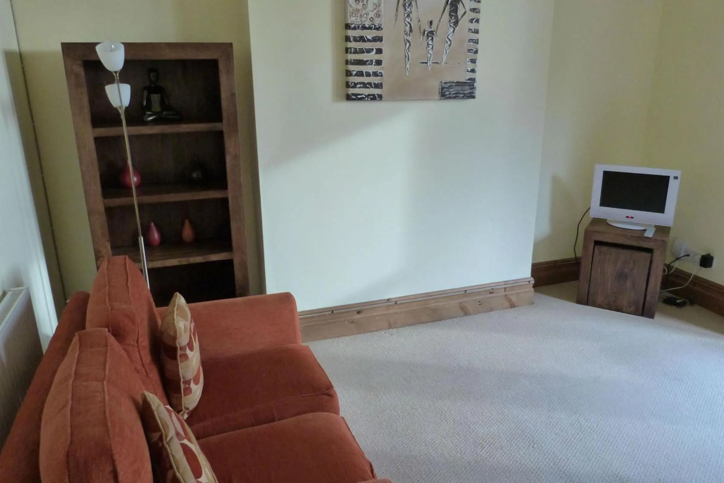 Living room, Bed in Hurst Dene Aparthotel