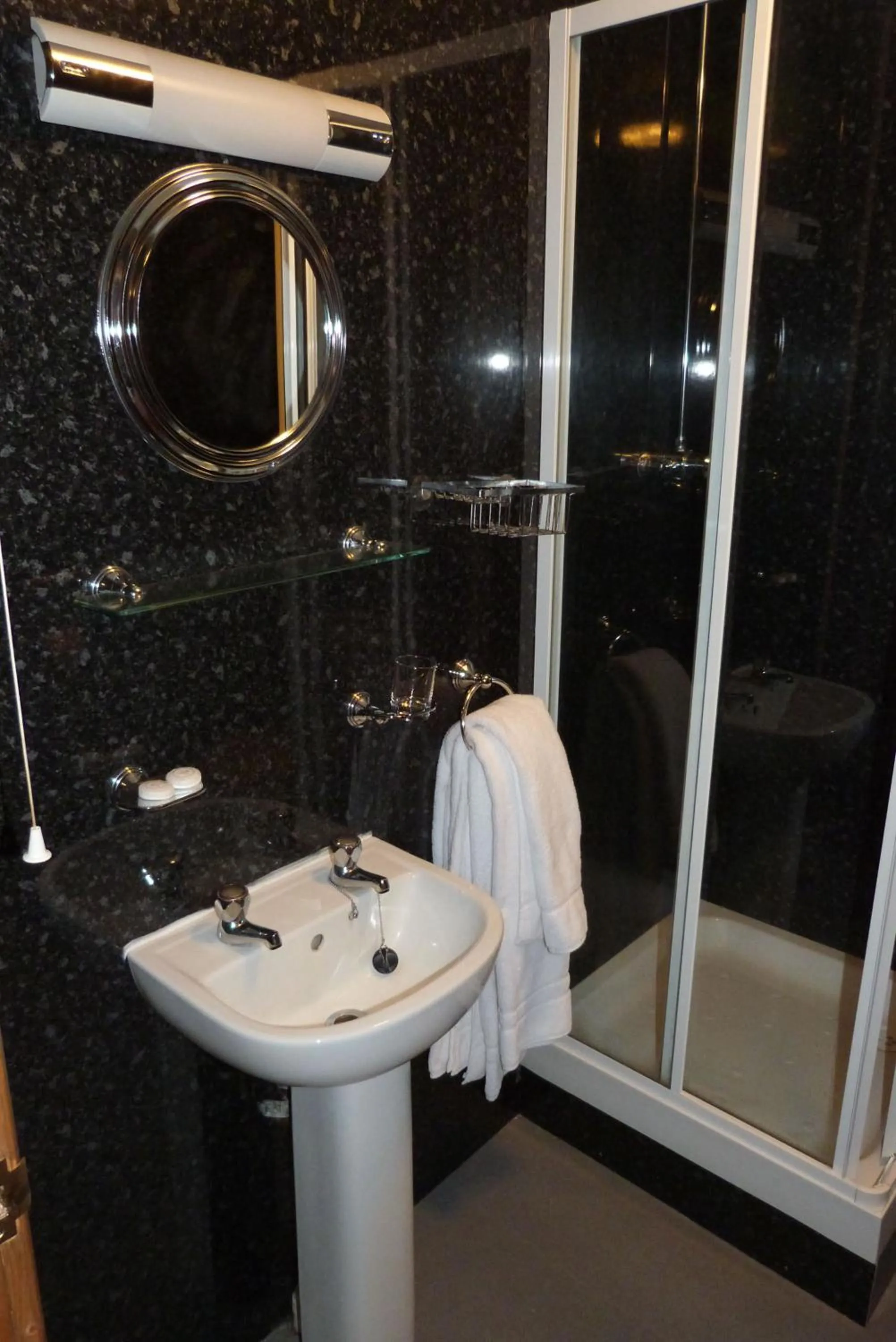 Bathroom in Hurst Dene Aparthotel
