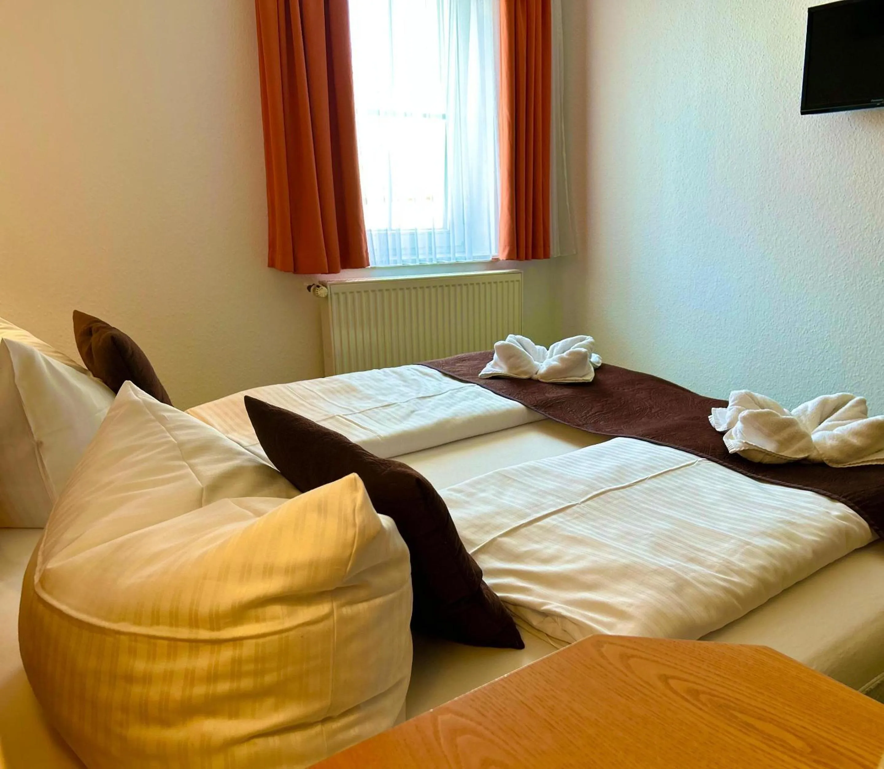 Bedroom, Bed in Hotel Domschatz
