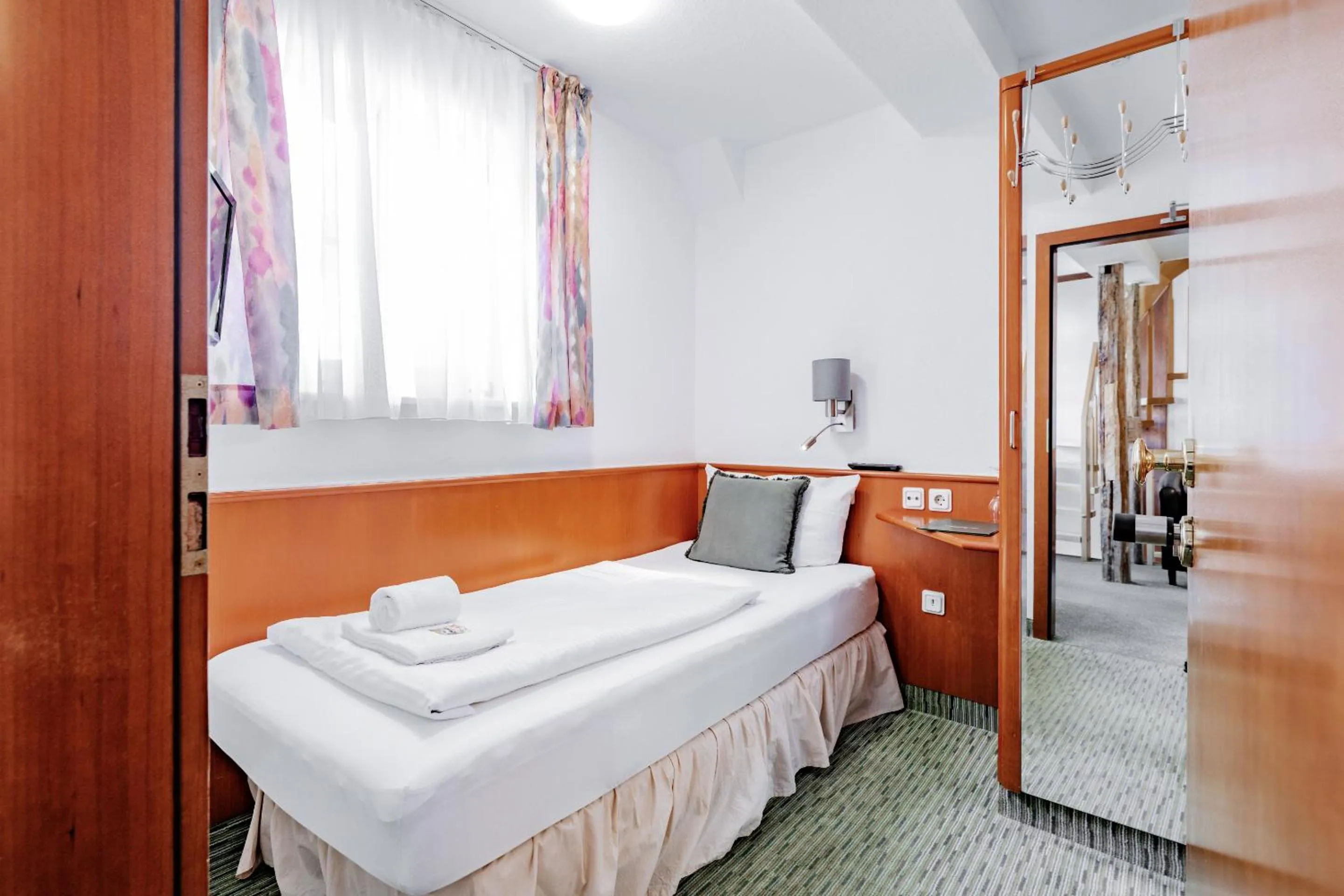 Bedroom, Bed in Hotel Domschatz