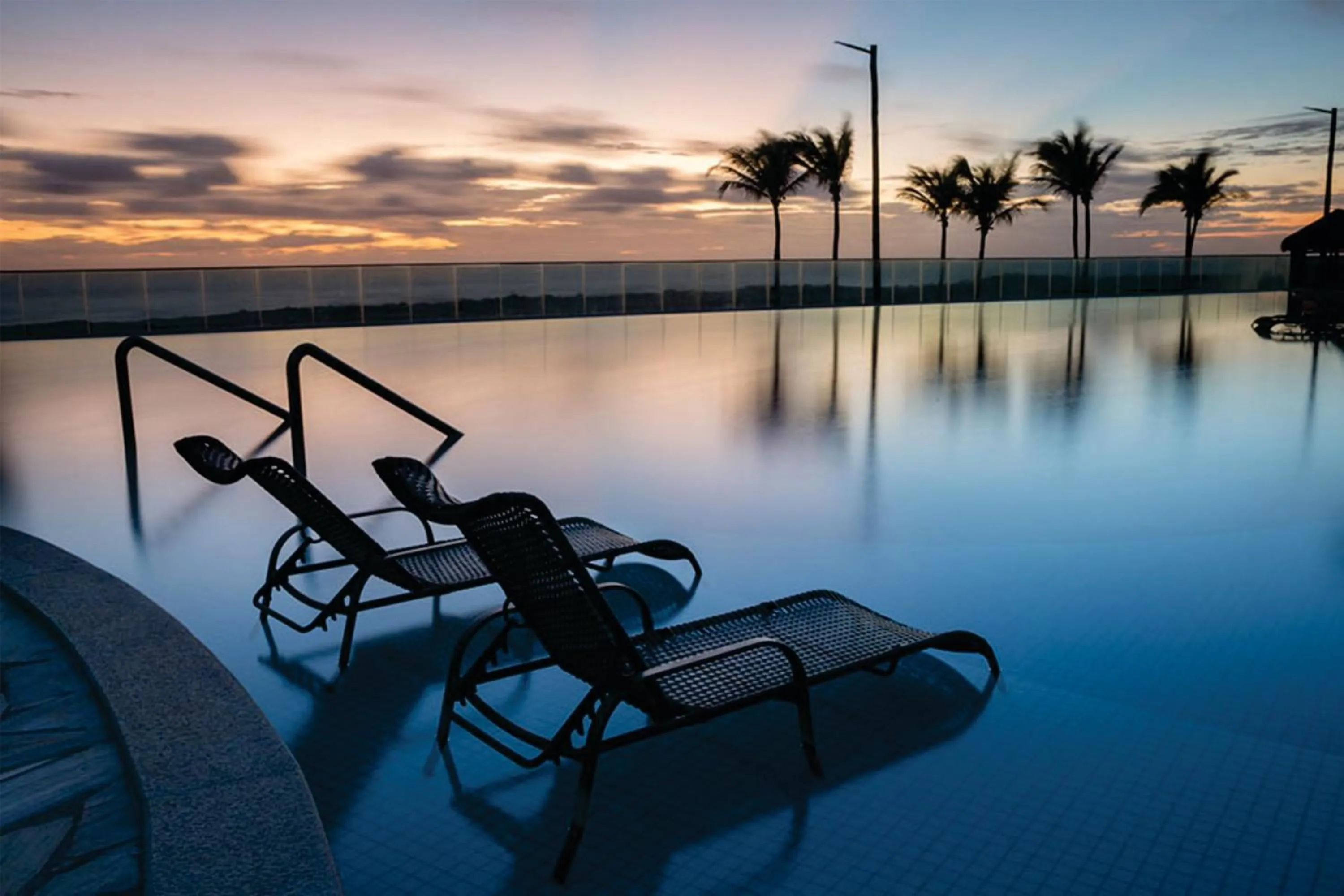 Swimming pool in Manhattan Beach Riviera