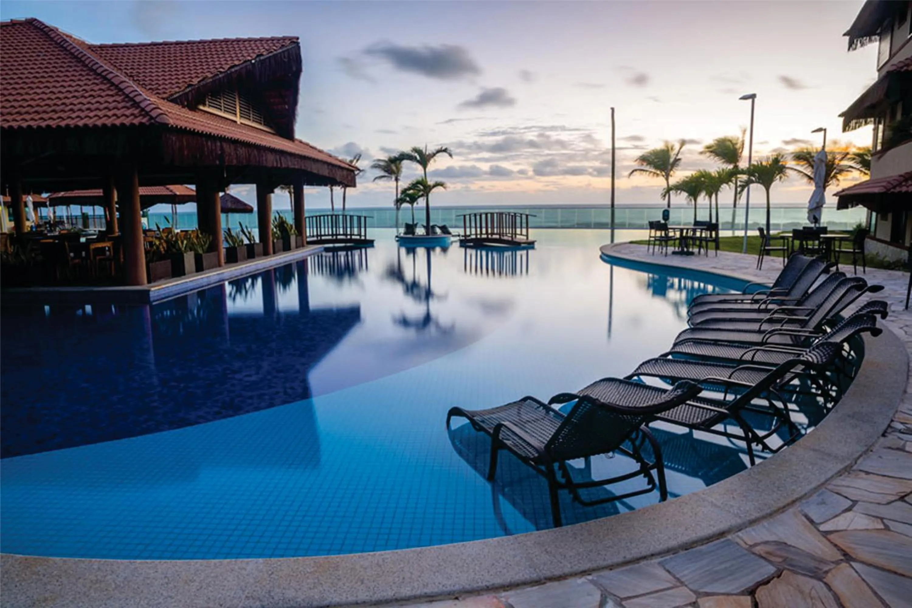 Swimming pool in Manhattan Beach Riviera