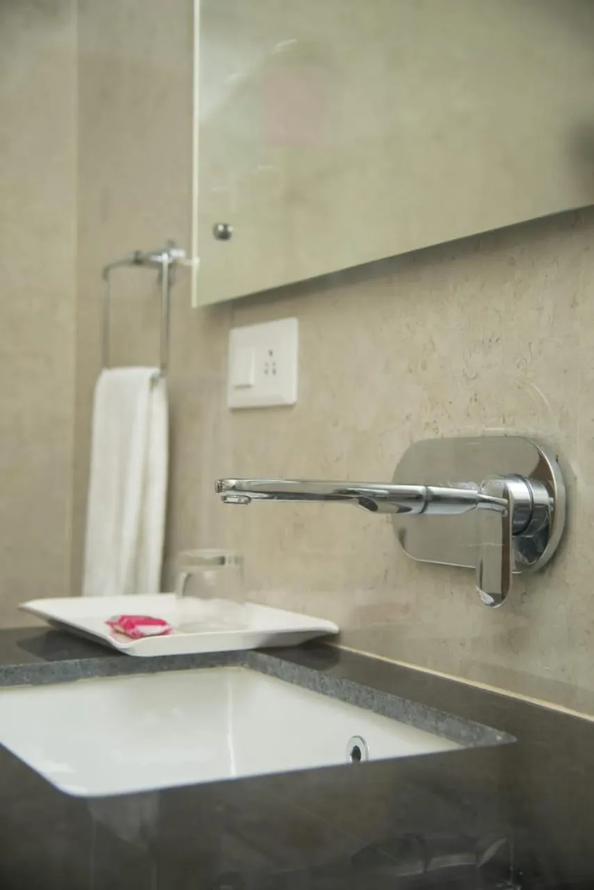 Shower in Hotel Ballerina