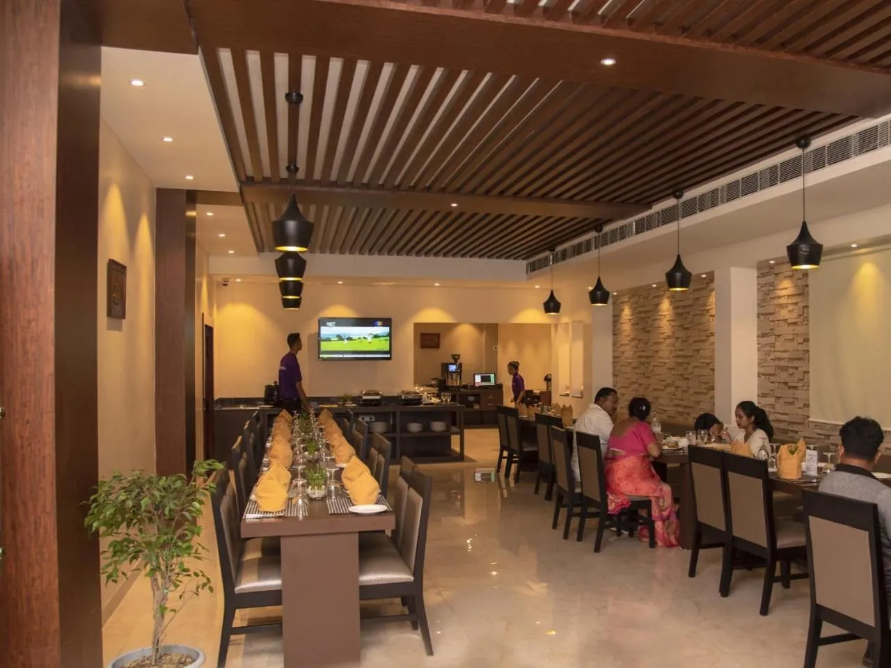 Restaurant/places to eat in Hotel Ballerina